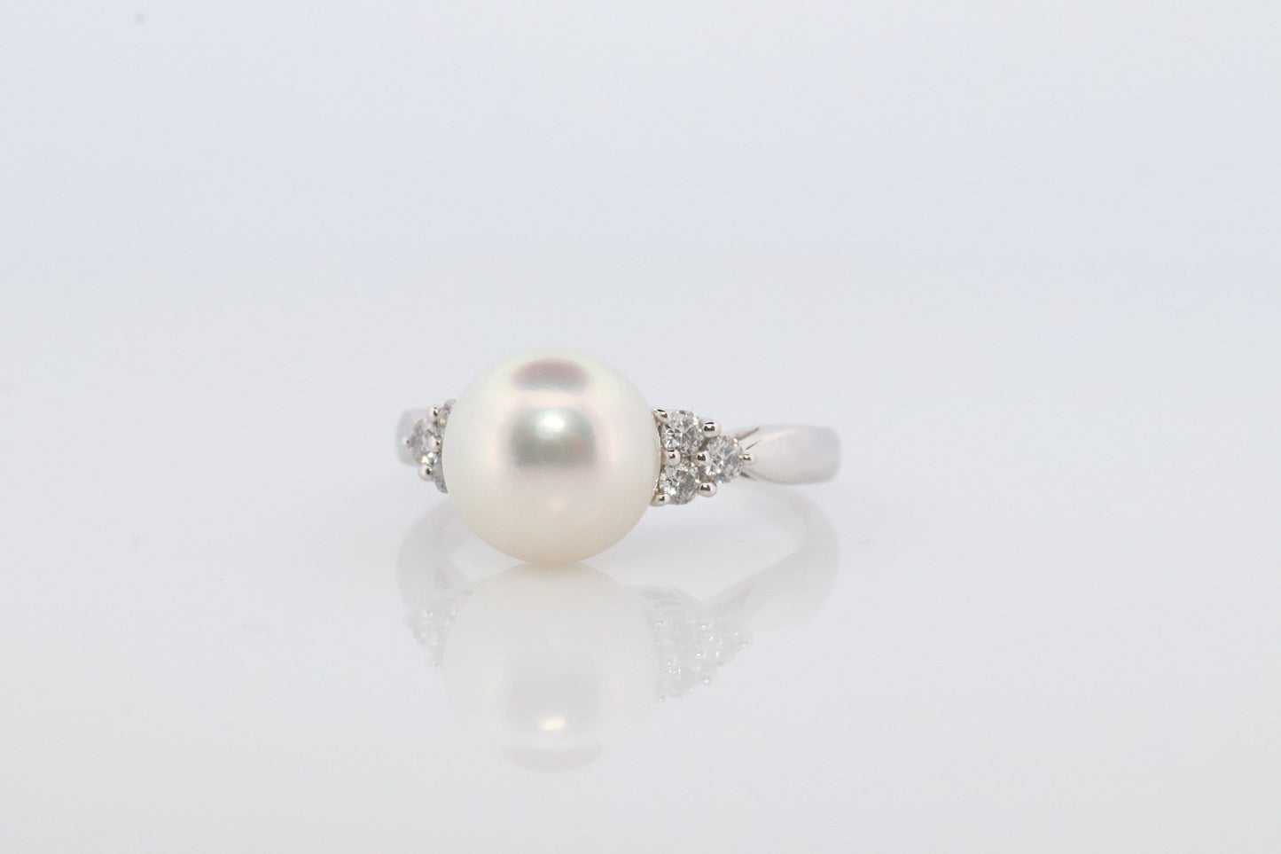 Mikimoto Ring. Vintage Platinum Mikimoto Pearl and Diamond Solitaire. PT950 Mikimoto Large Pearl Ring.