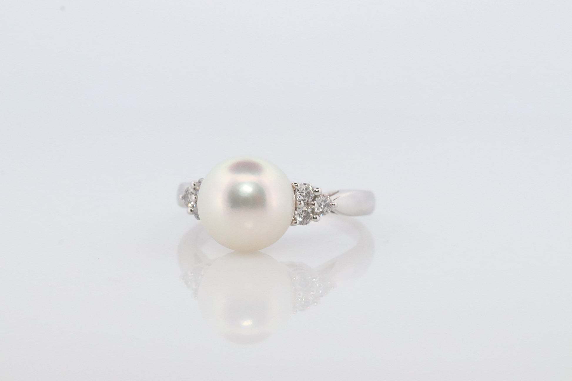 Mikimoto Ring. Vintage Platinum Mikimoto Pearl and Diamond Solitaire. PT950 Mikimoto Large Pearl Ring.