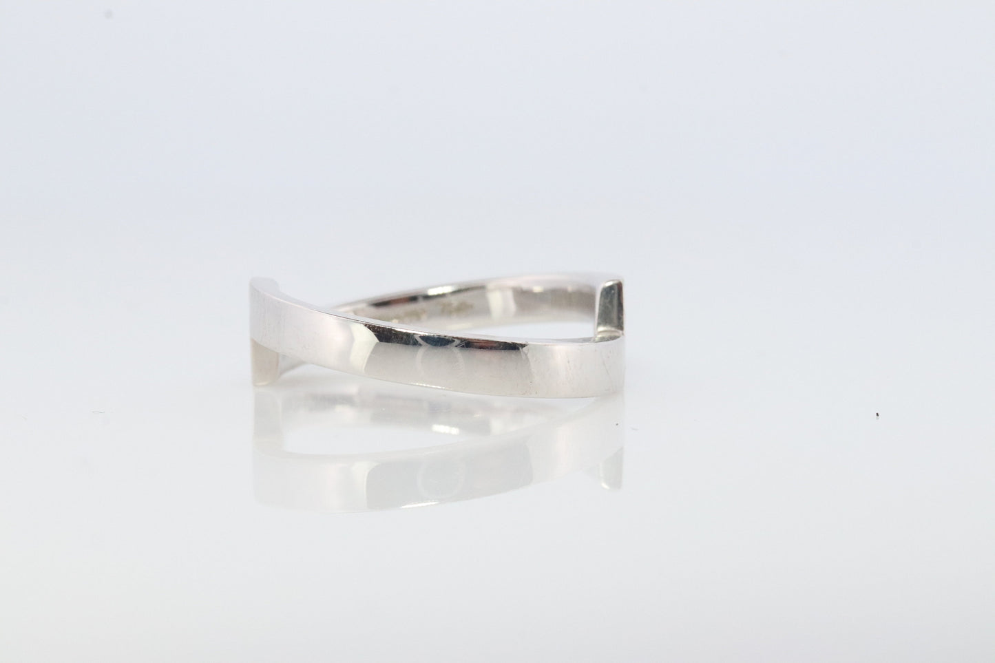 Mikimoto Ring. Vintage 750 Mikimoto Diamond Shifted ring. Mikimoto Diamond Cluster Bombe band. Mikimoto 18k White Gold Wedding band