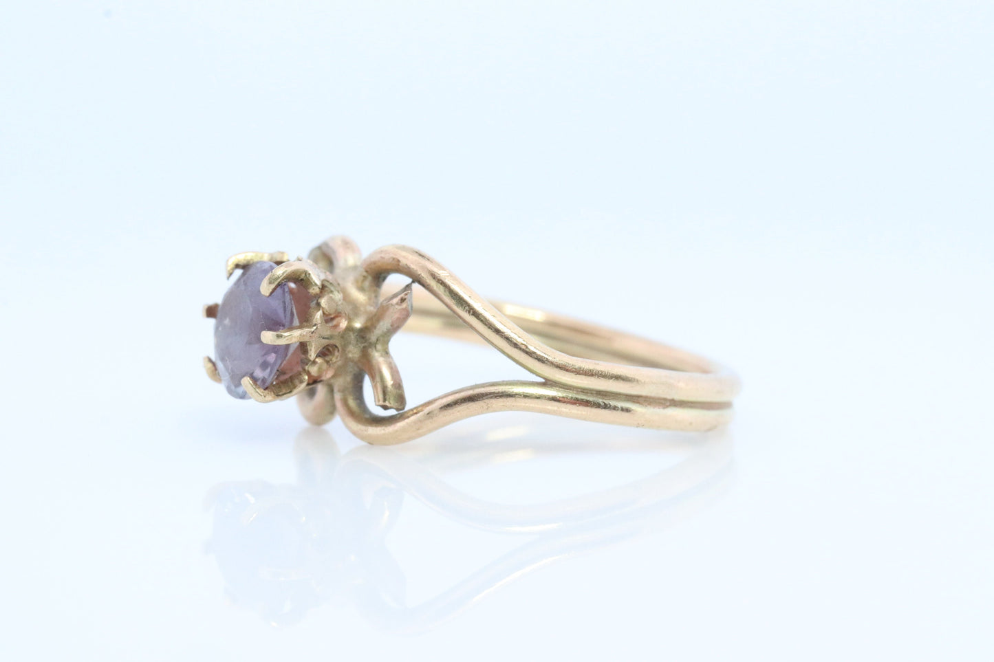 Amethyst 10k Gold solitaire ring. Vintage Estate Ring. Prong set Amethyst Ring.
