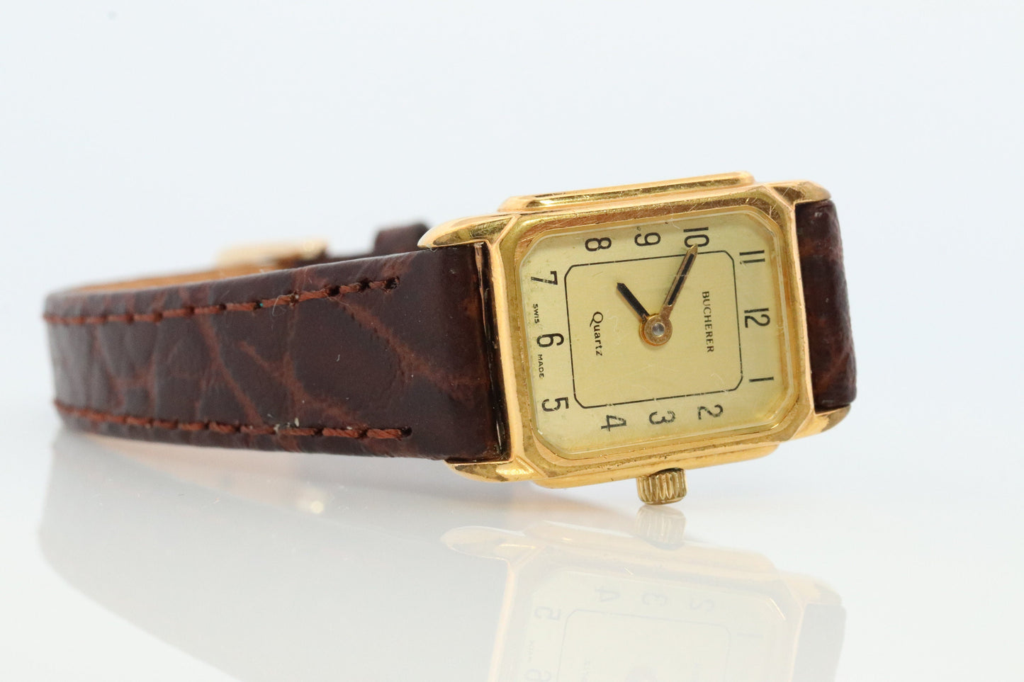 Bucherer Quartz wristwatch. Gold-tone bezel SWISS battery watch. Minimalist design. Serviced. Model 40171 Dp