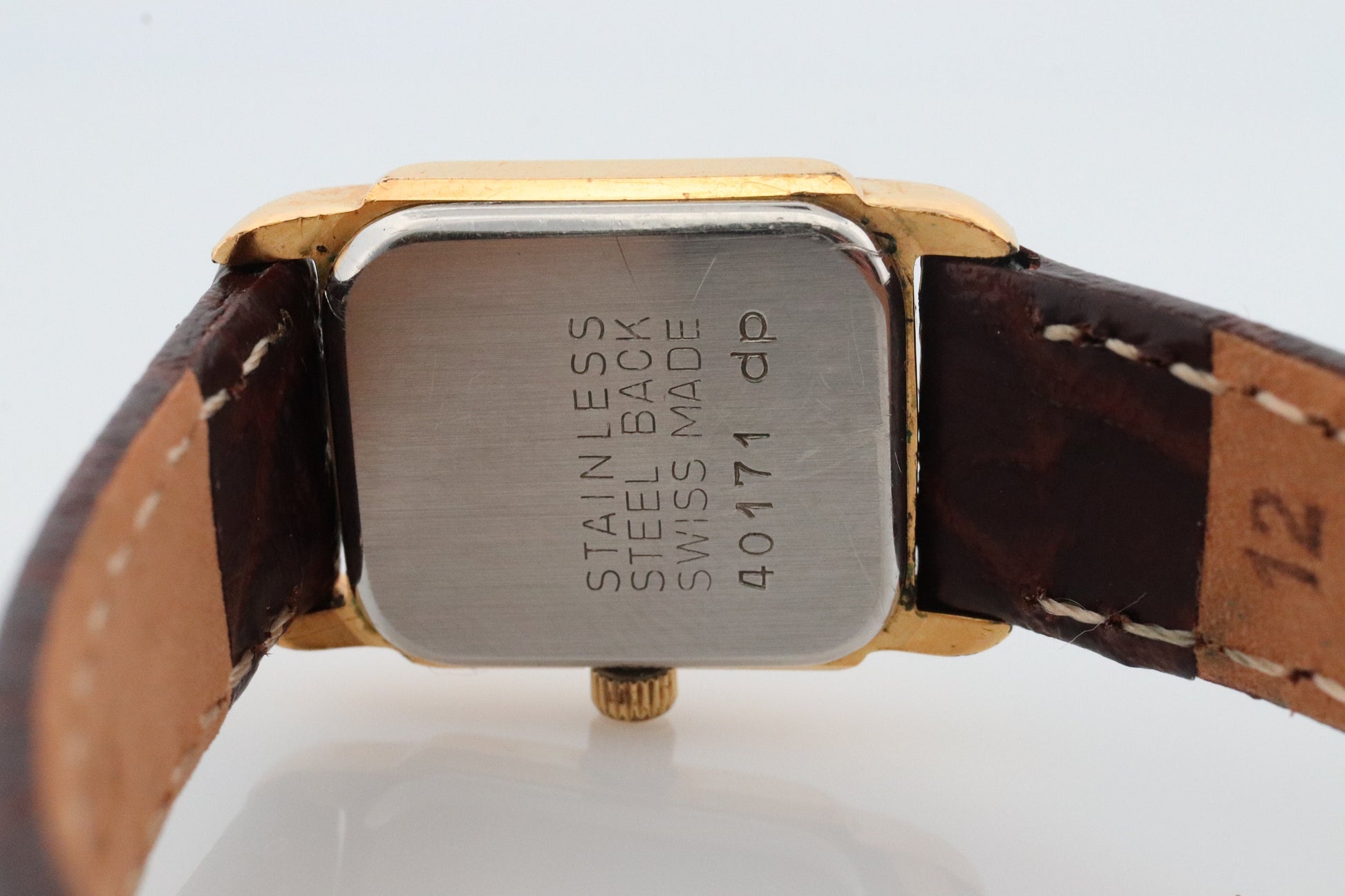 Bucherer Quartz wristwatch. Gold-tone bezel SWISS battery watch. Minimalist design. Serviced. Model 40171 Dp