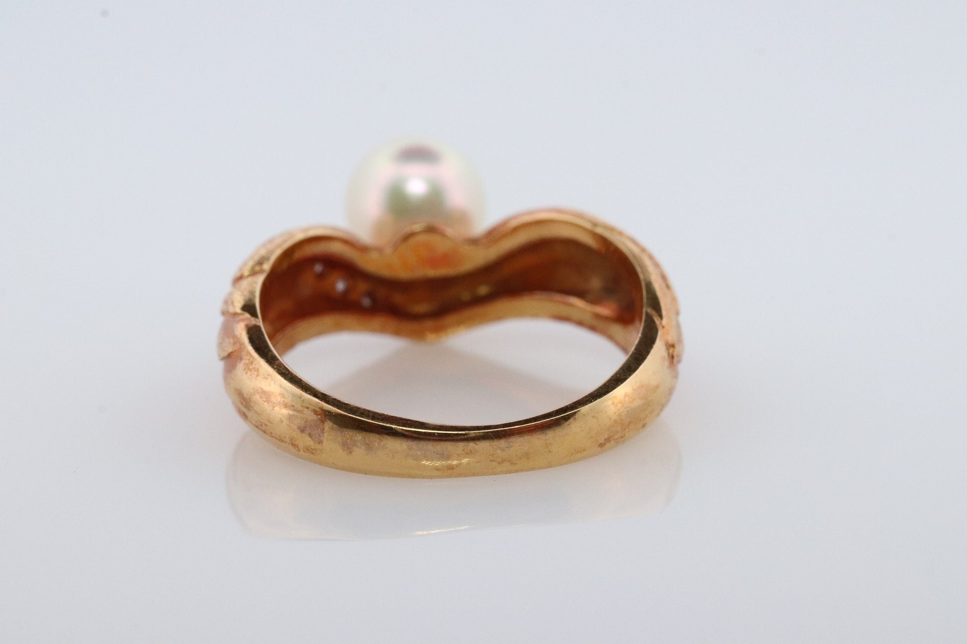 Mikimoto Ring. Vintage 18k Gold Mikimoto Pearl and Diamond Solitaire. Mikimoto Pearl Natural Wood Bark Design. Akoya pearl