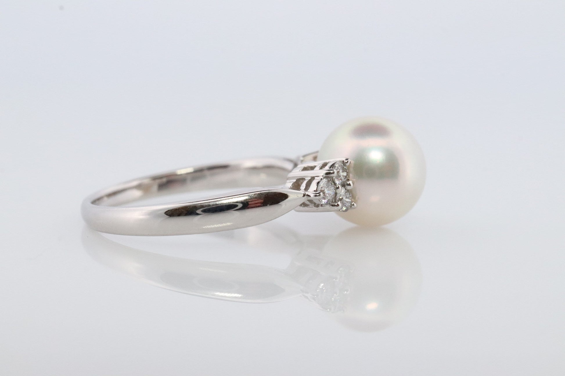 Mikimoto Ring. Vintage Platinum Mikimoto Pearl and Diamond Solitaire. PT950 Mikimoto Large Pearl Ring.