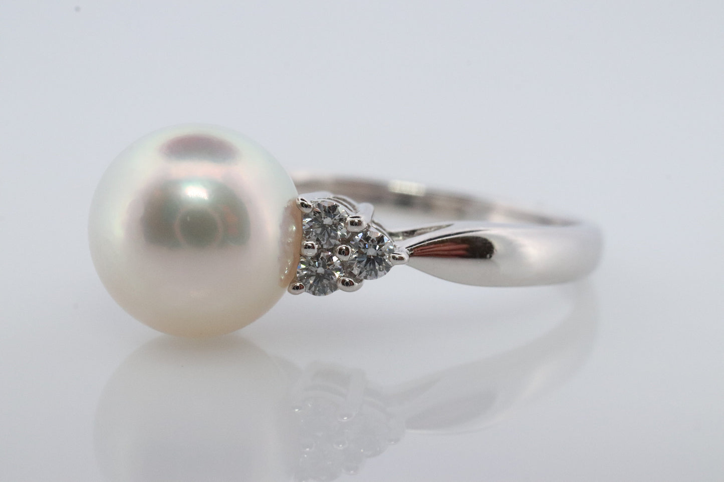 Mikimoto Ring. Vintage Platinum Mikimoto Pearl and Diamond Solitaire. PT950 Mikimoto Large Pearl Ring.