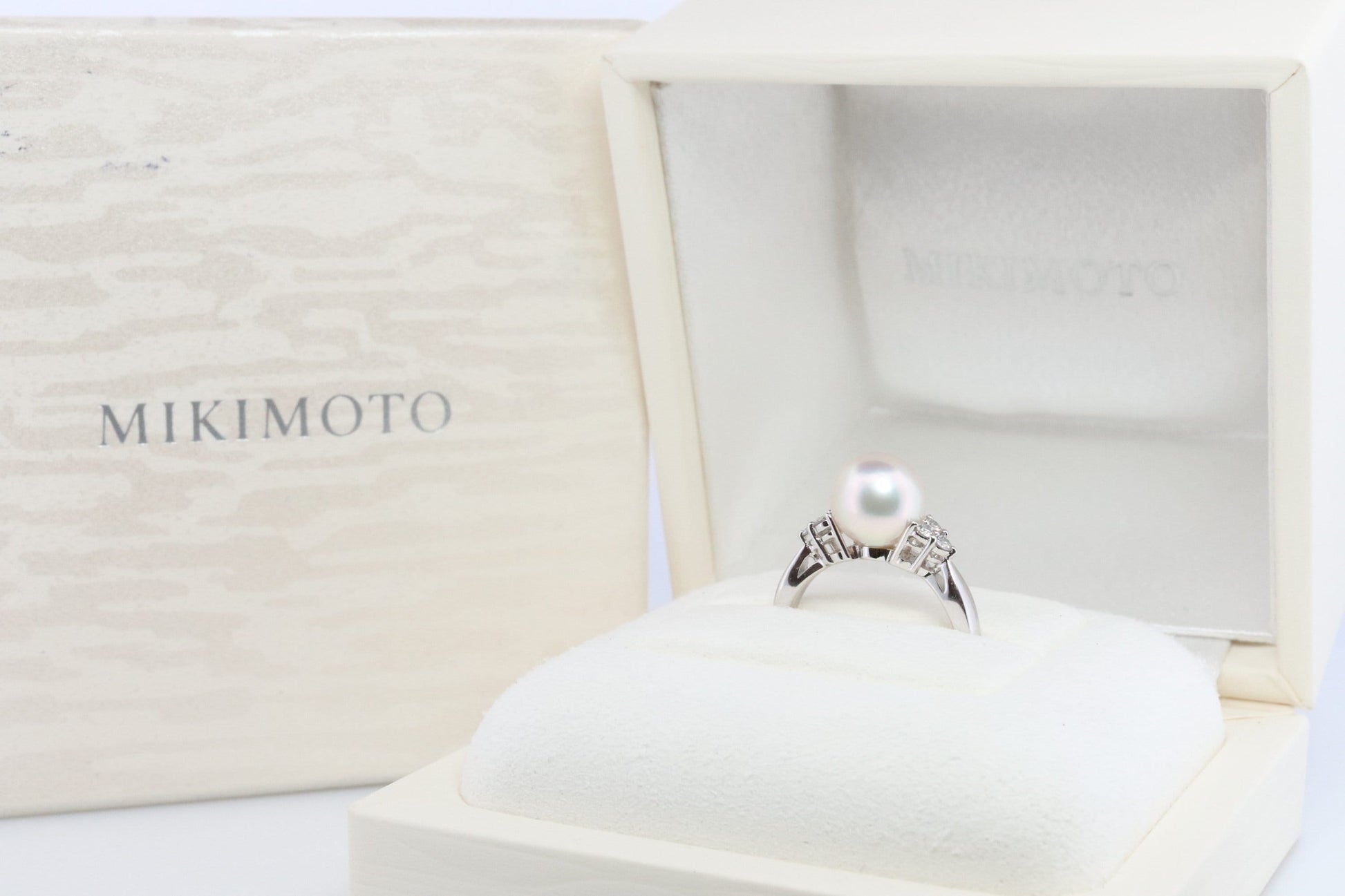 Mikimoto Ring. Vintage Platinum Mikimoto Pearl and Diamond Solitaire. PT950 Mikimoto Large Pearl Ring.