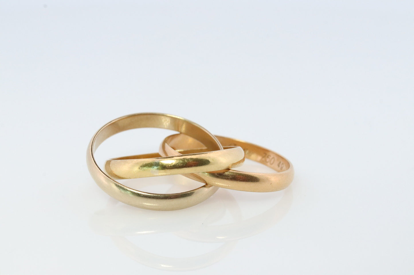 Vintage Cartier 18k Ring. Authentic 1960s Cartier Trinity Tricolor Rolling Band. 18k 750 Gold Ring. Size 4.75