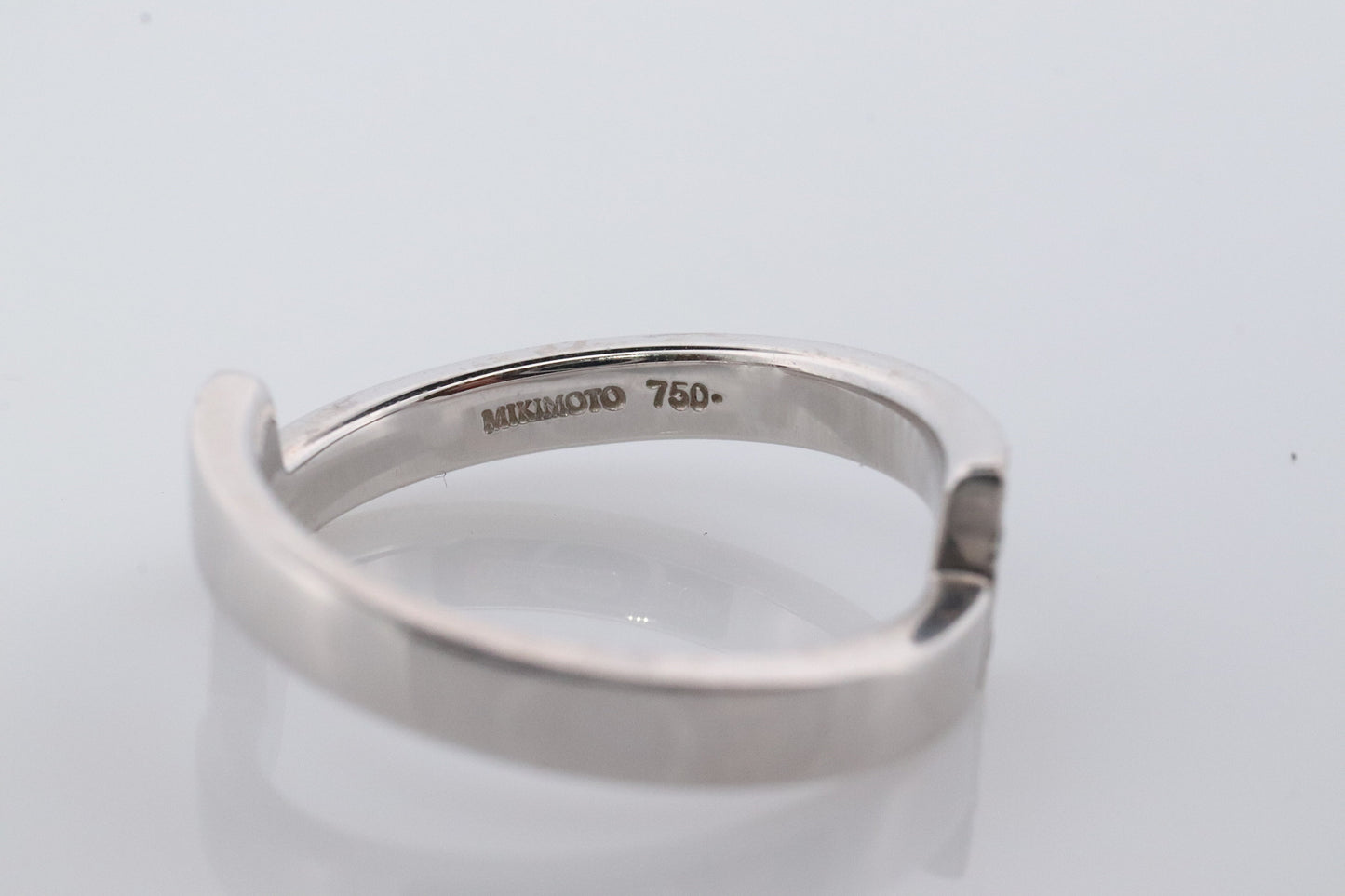 Mikimoto Ring. Vintage 750 Mikimoto Diamond Shifted ring. Mikimoto Diamond Cluster Bombe band. Mikimoto 18k White Gold Wedding band