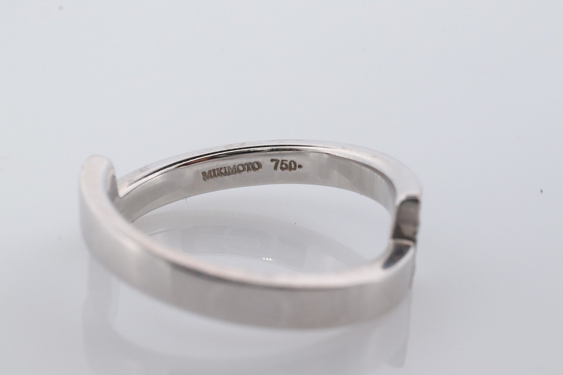 Mikimoto Ring. Vintage 750 Mikimoto Diamond Shifted ring. Mikimoto Diamond Cluster Bombe band. Mikimoto 18k White Gold Wedding band