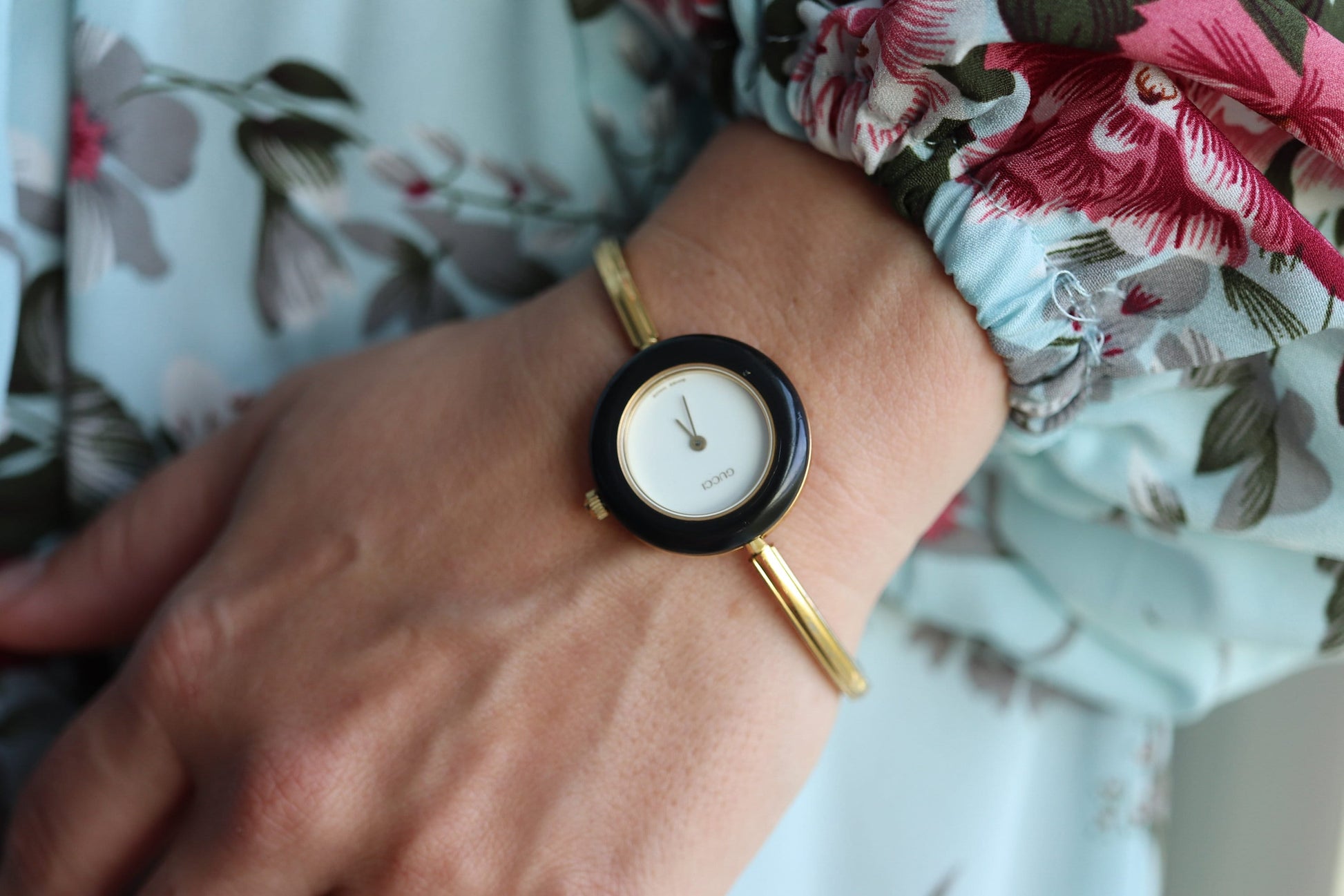 Genuine GUCCI 11/12.3 Watch. Vintage Ladies Gucci Change Bezel Watch.