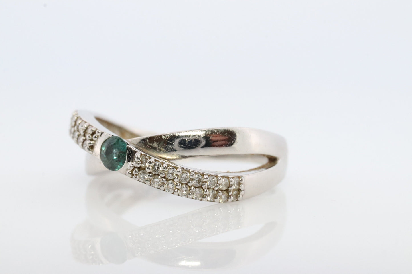 Genuine Alexandrite Ring. 900 Platinum setting round Natural ALEXANDRITE ring with diamond accents. X Cross Platinum Solitaire.
