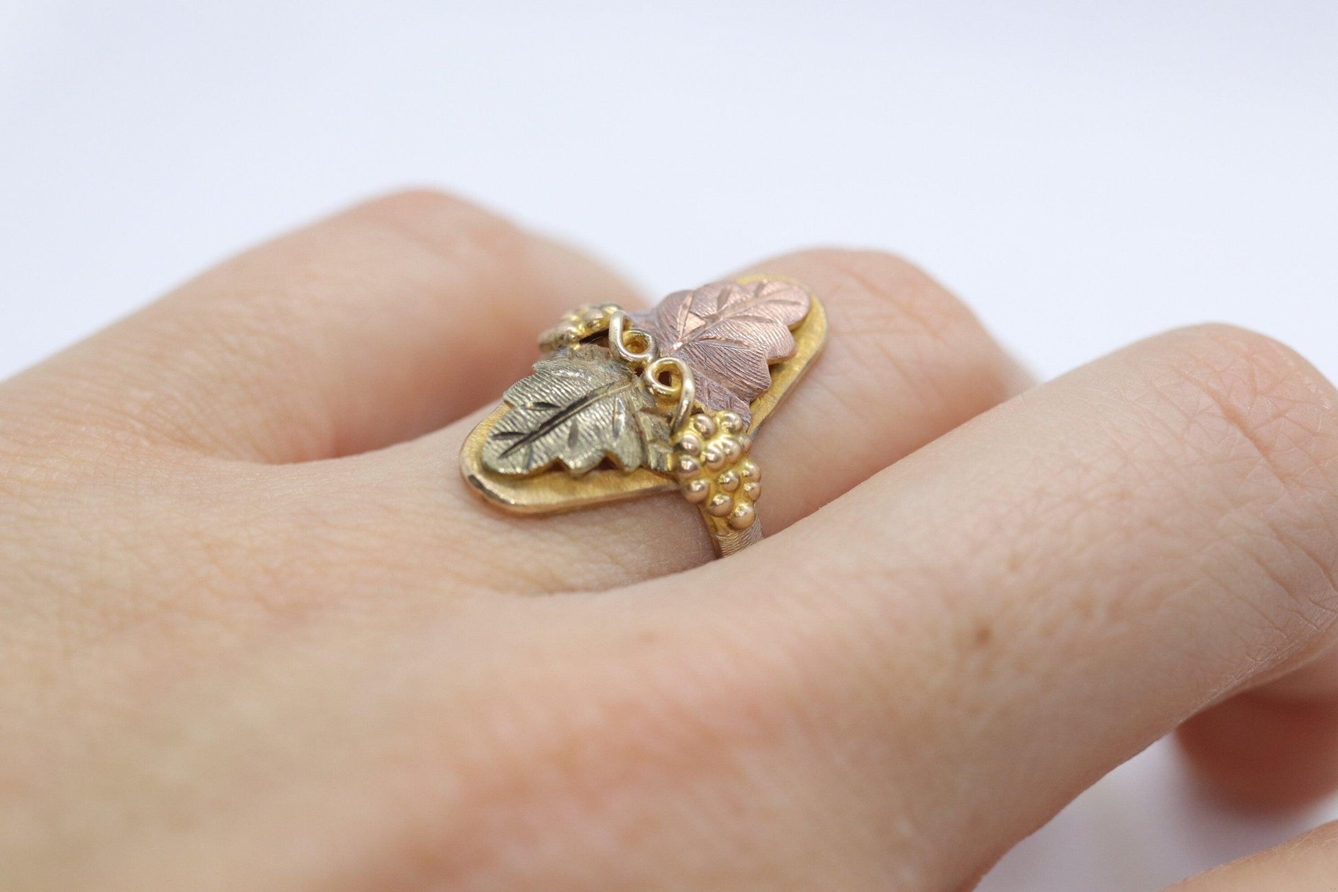 Black Hills Gold Ring. 10k Multi-Tone Black Hills Gold Filigree Ring.