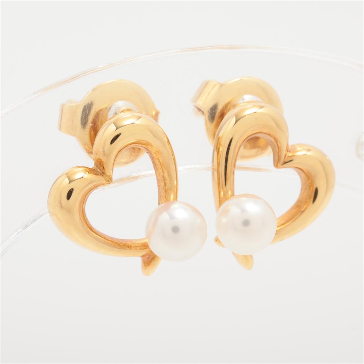 Mikimoto Earrings. 18k Yellow Gold Mikimoto Pearl Heart Stud Pierced Earrings.