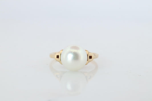 Mikimoto Ring. Vintage 14k Gold Mikimoto Solitaire Pearl ring. Mikimoto Pearl