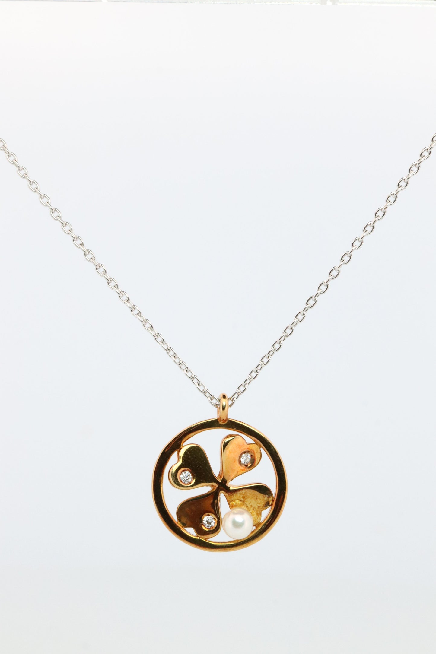 Mikimoto Pendant. Vintage 18k Gold Mikimoto Diamond Round Clover Leaf Necklace.