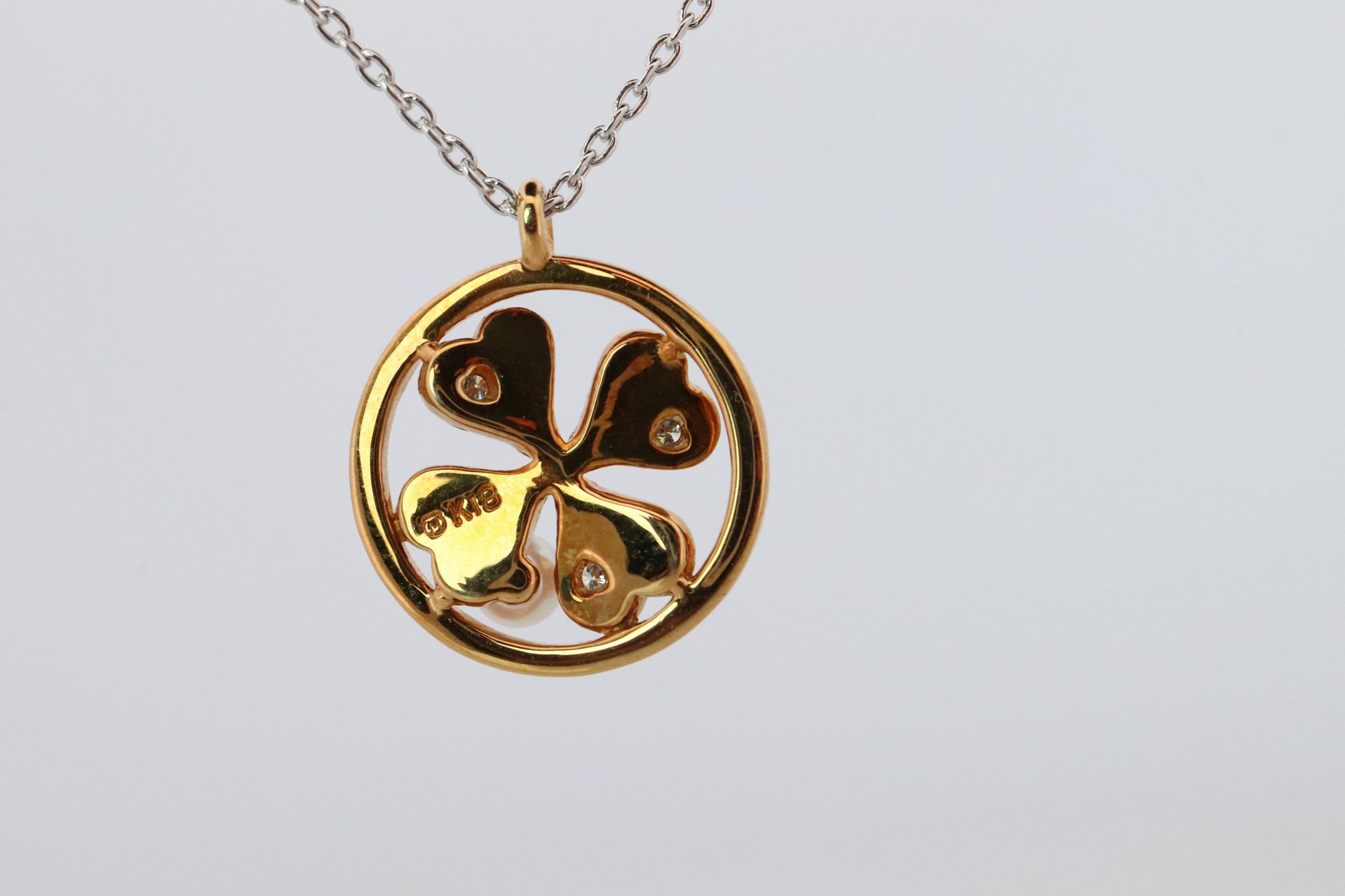 Mikimoto Pendant. Vintage 18k Gold Mikimoto Diamond Round Clover Leaf Necklace.