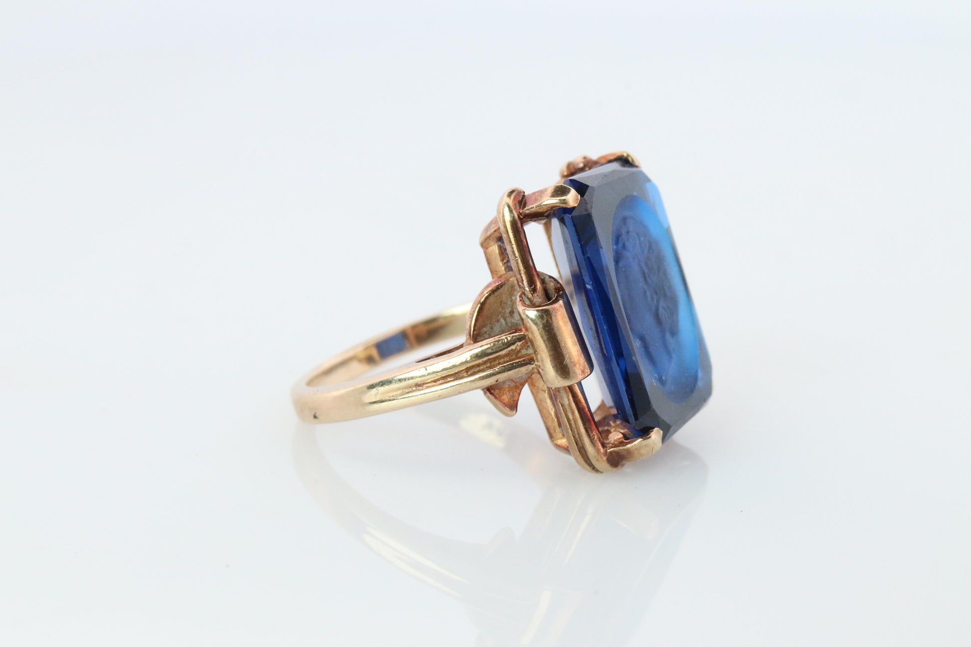 10k Sapphire Intaglio face ring. Vintage Sapphire Carved Face ring