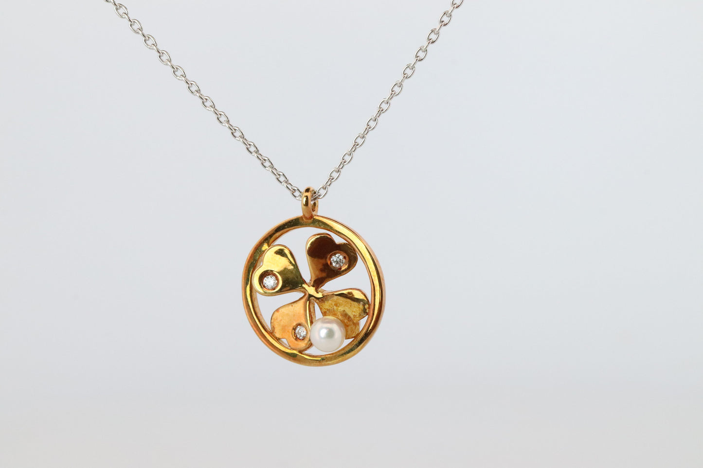 Mikimoto Pendant. Vintage 18k Gold Mikimoto Diamond Round Clover Leaf Necklace.