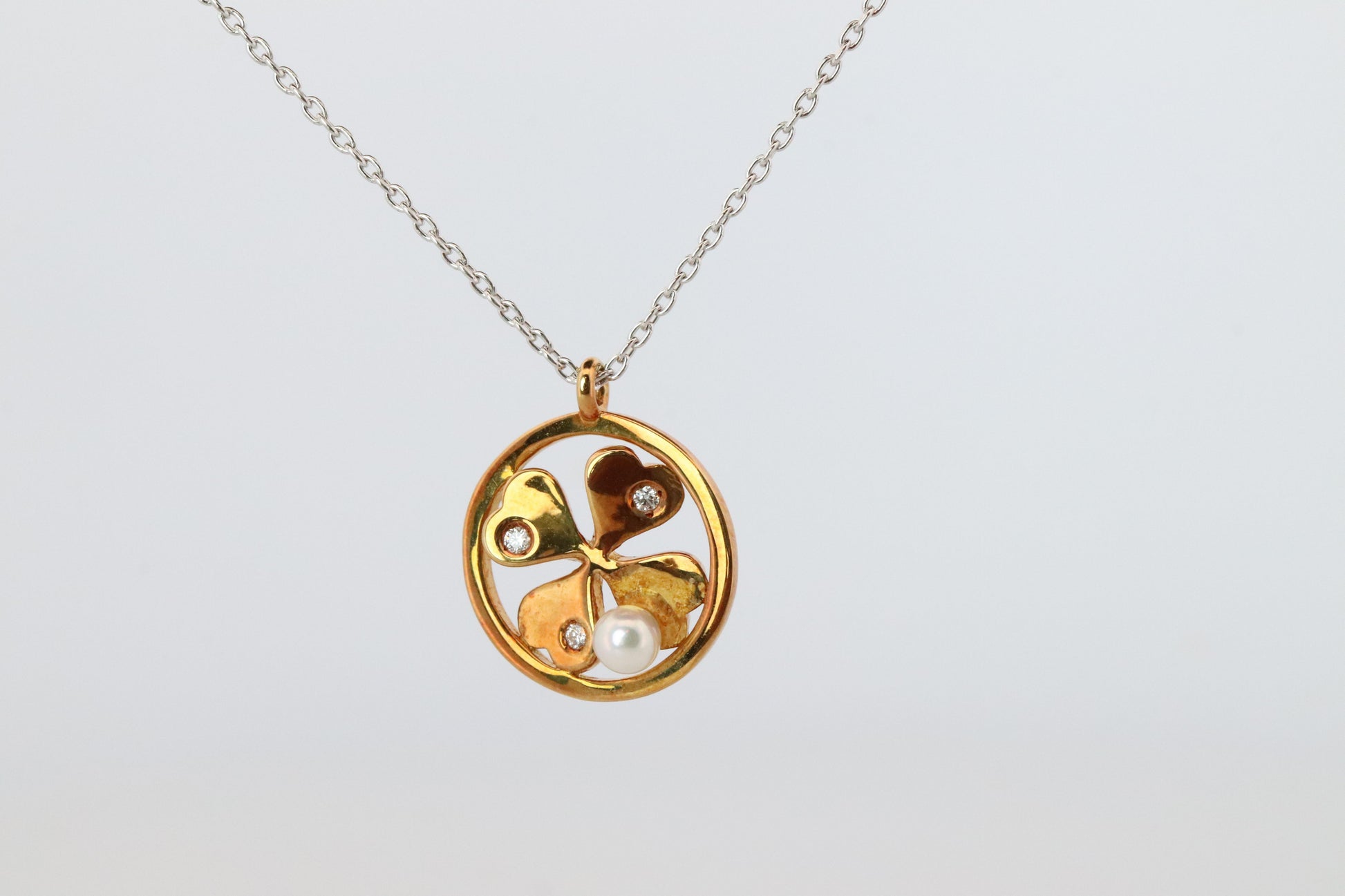 Mikimoto Pendant. Vintage 18k Gold Mikimoto Diamond Round Clover Leaf Necklace.