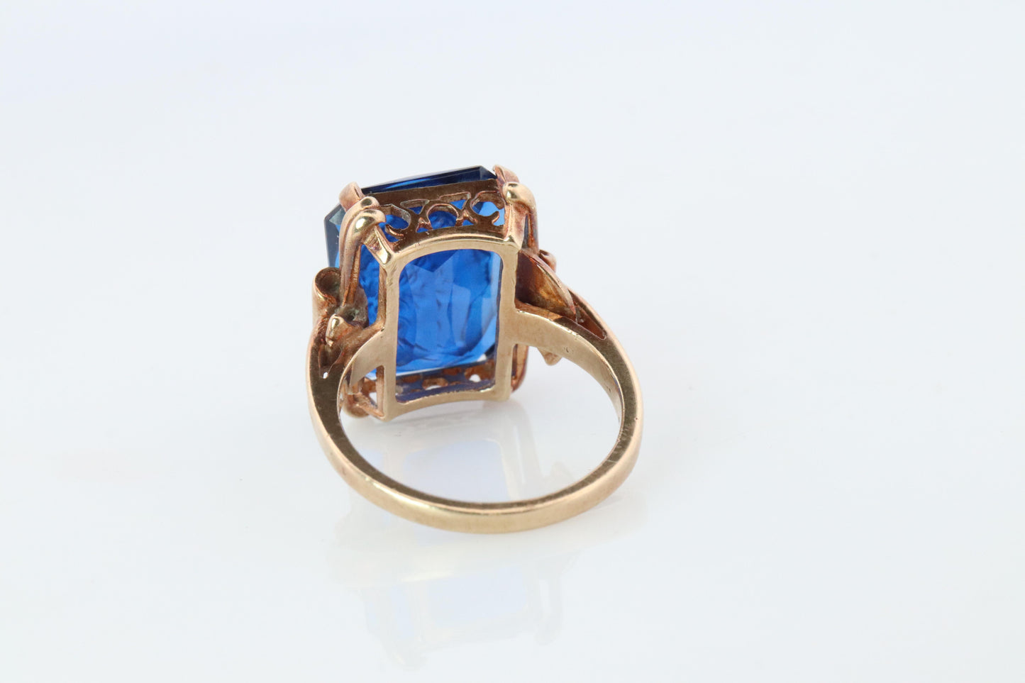 10k Sapphire Intaglio face ring. Vintage Sapphire Carved Face ring