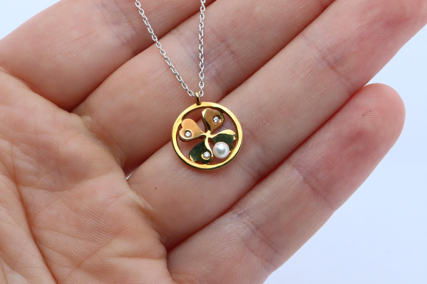 Mikimoto Pendant. Vintage 18k Gold Mikimoto Diamond Round Clover Leaf Necklace.