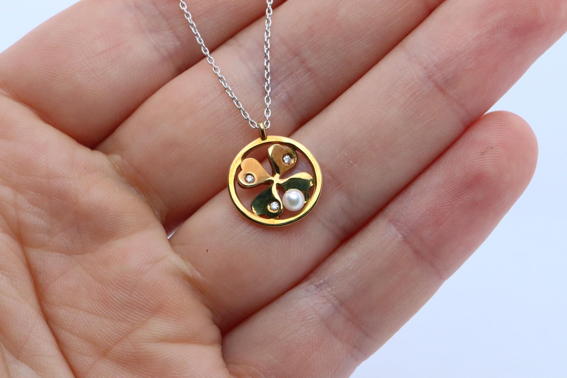 Mikimoto Pendant. Vintage 18k Gold Mikimoto Diamond Round Clover Leaf Necklace.