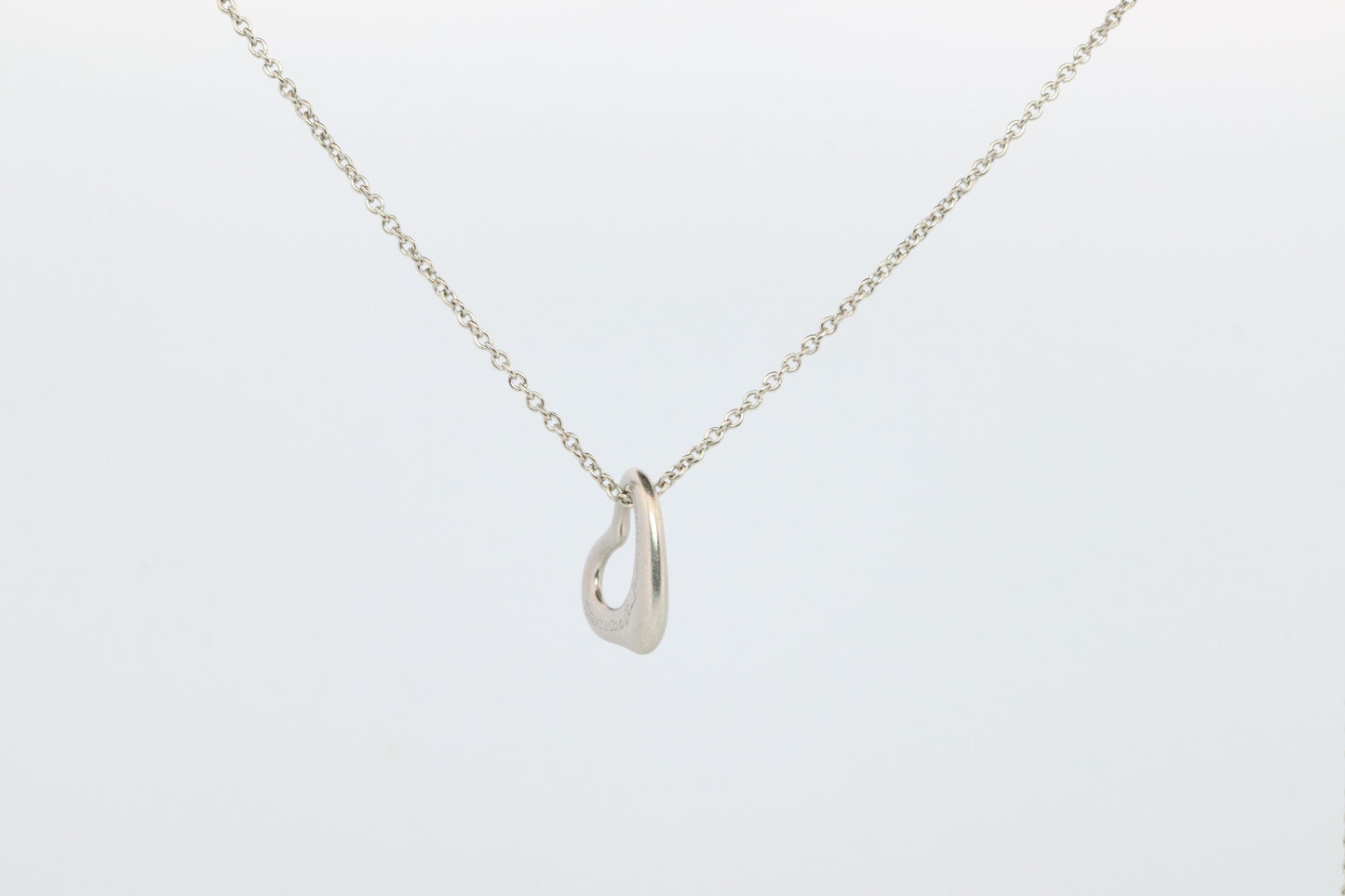 Tiffany and Co Heart Pendant. Platinum Tiffany Elsa Peretti Heart Necklace