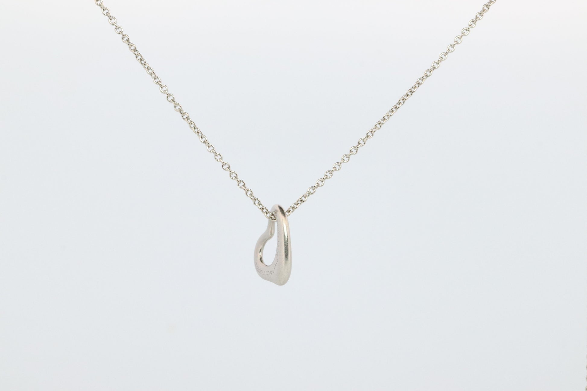 Tiffany and Co Heart Pendant. Platinum Tiffany Elsa Peretti Heart Necklace