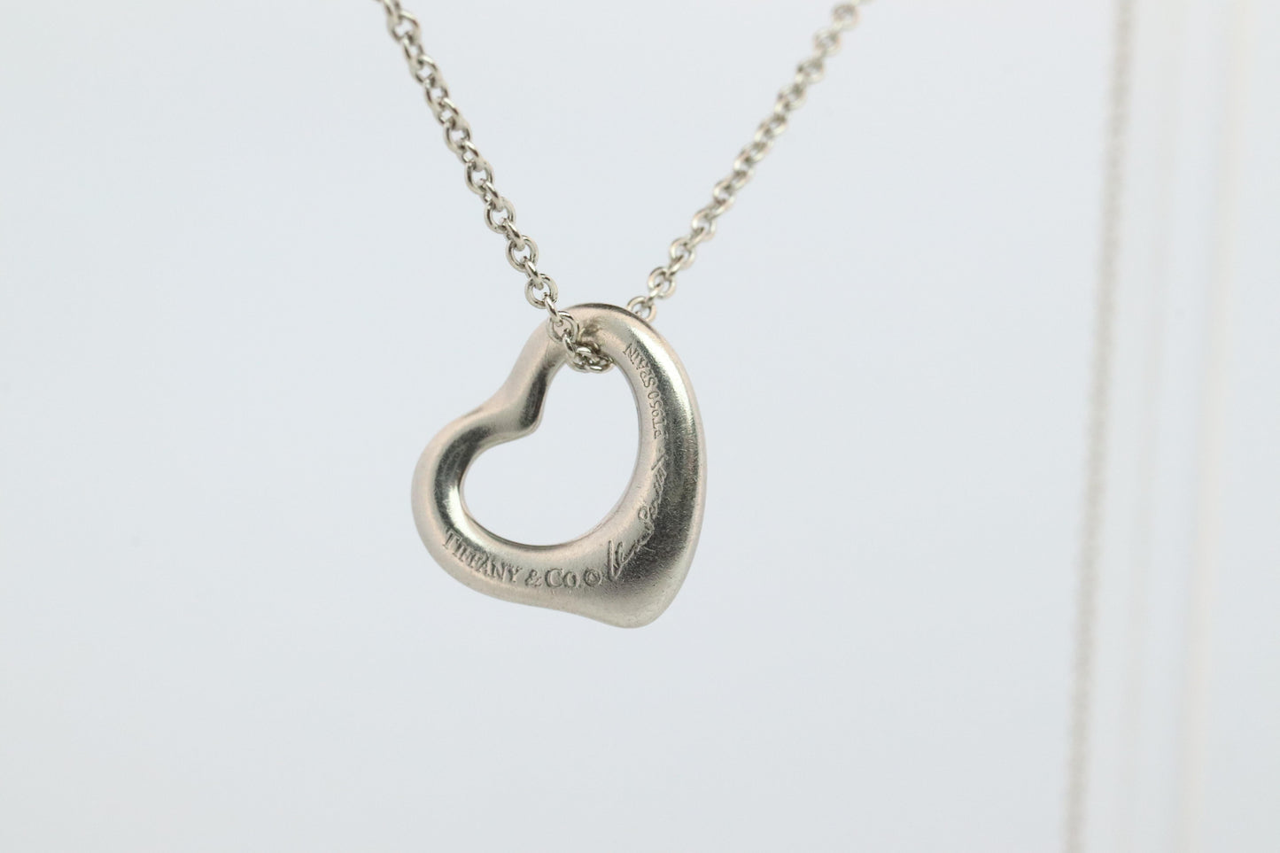 Tiffany and Co Heart Pendant. Platinum Tiffany Elsa Peretti Heart Necklace