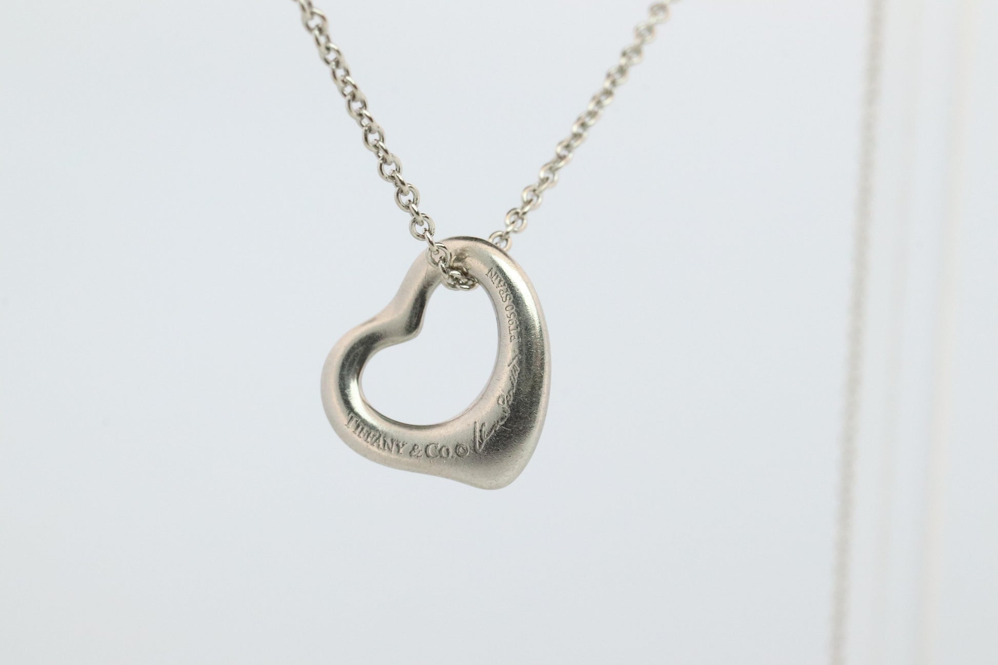 Tiffany and Co Heart Pendant. Platinum Tiffany Elsa Peretti Heart Necklace