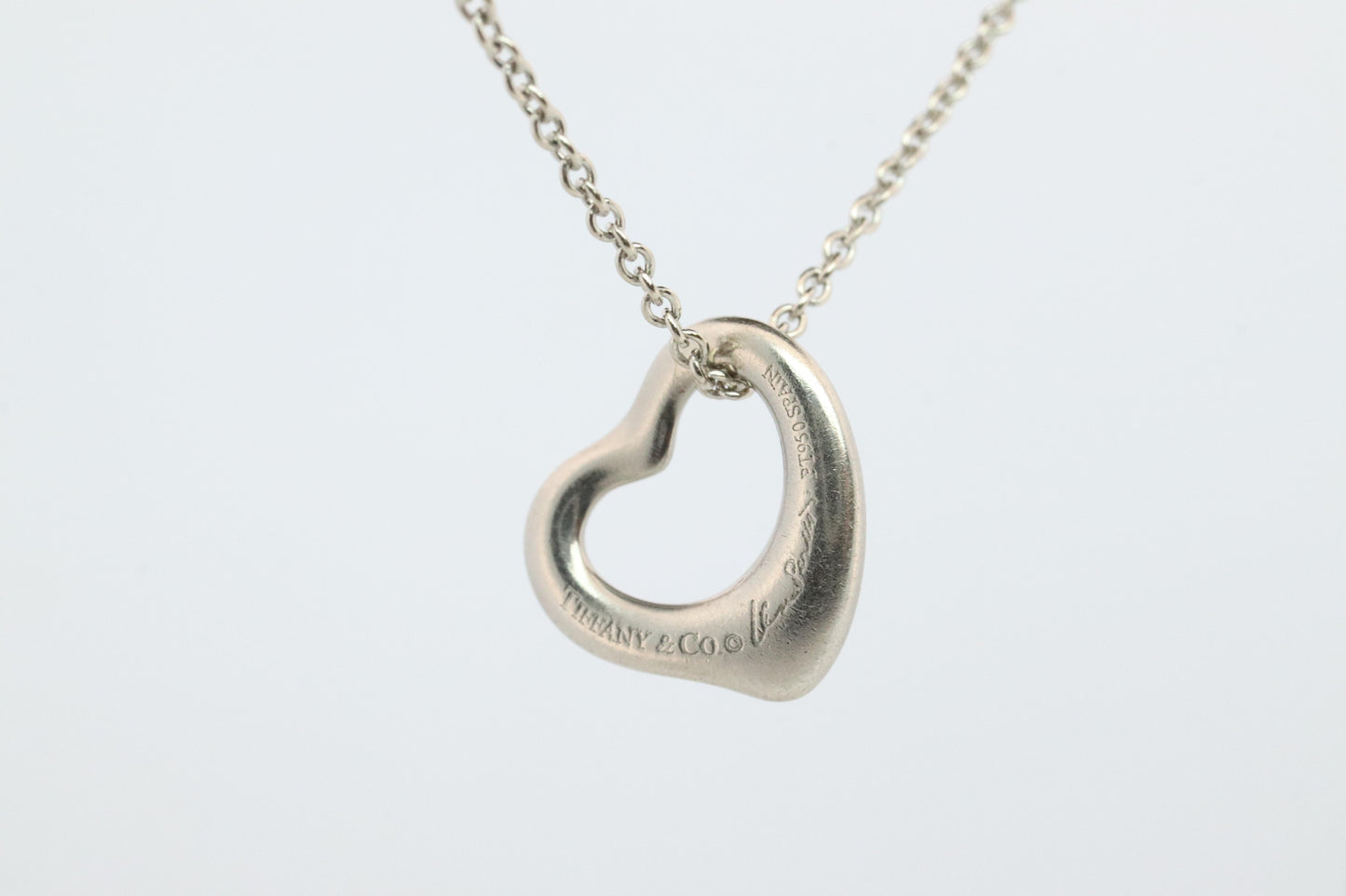 Tiffany and Co Heart Pendant. Platinum Tiffany Elsa Peretti Heart Necklace
