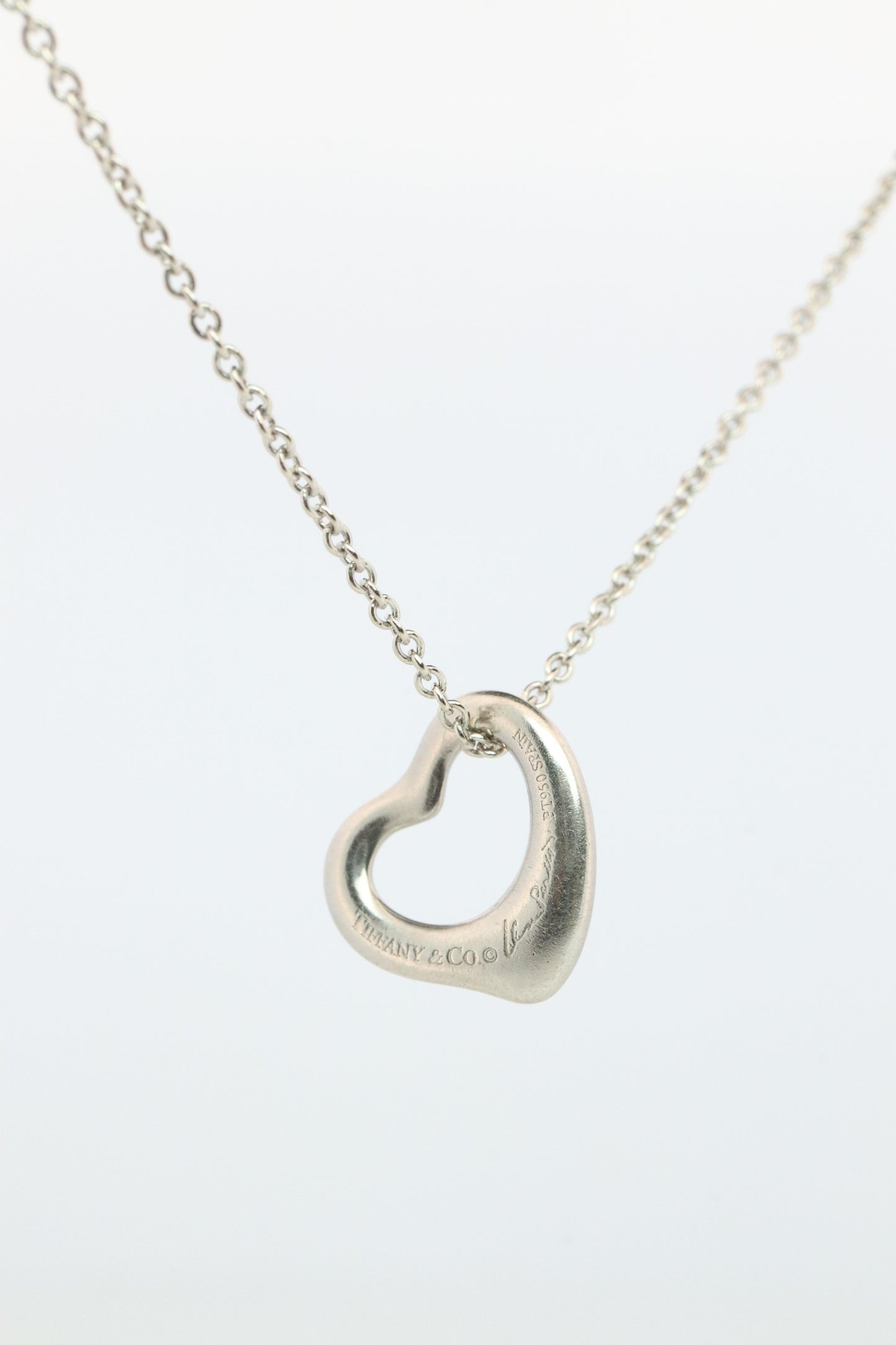 Tiffany and Co Heart Pendant. Platinum Tiffany Elsa Peretti Heart Necklace