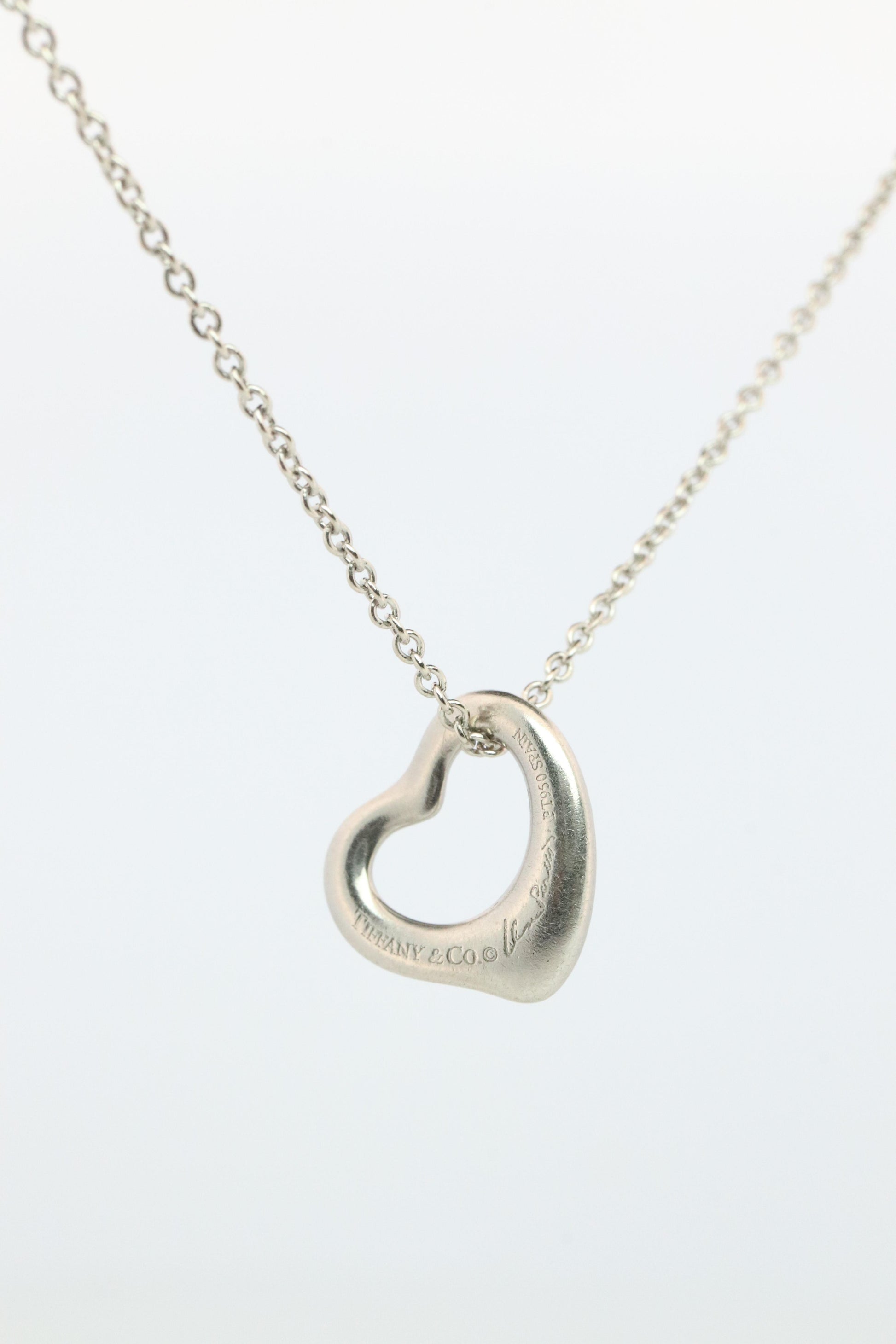 Tiffany and Co Heart Pendant. Platinum Tiffany Elsa Peretti Heart Necklace