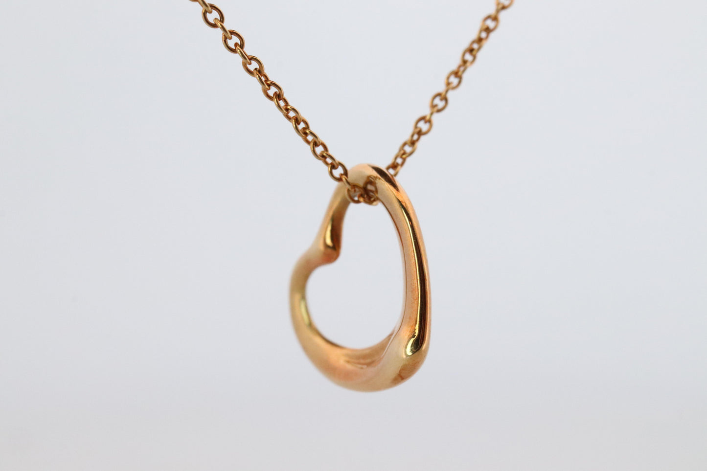 Tiffany and Co Heart Pendant. 18k Tiffany Elsa Peretti Heart Necklace