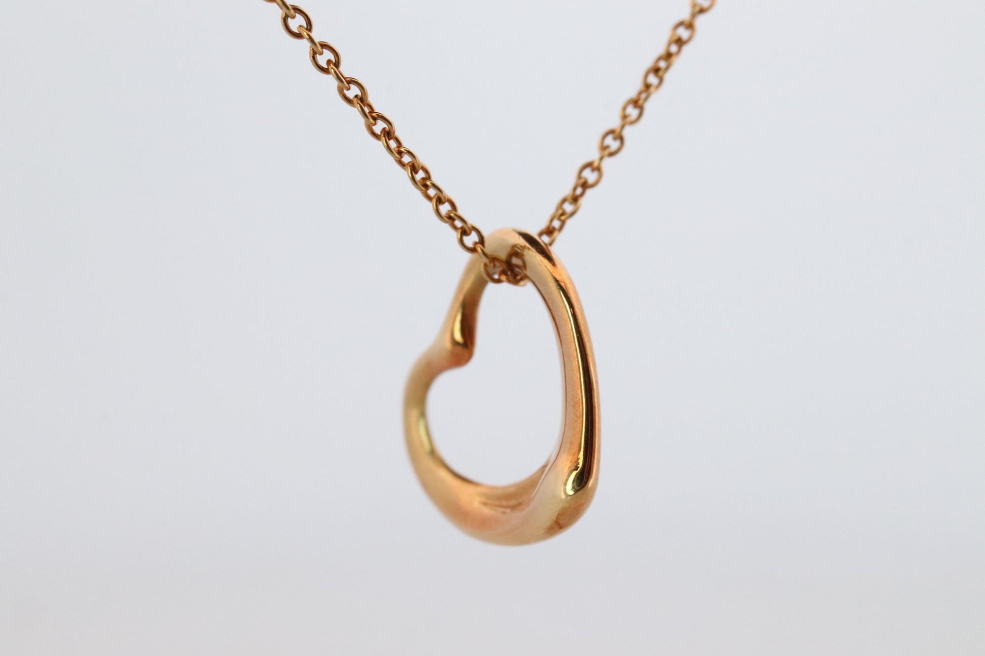 Tiffany and Co Heart Pendant. 18k Tiffany Elsa Peretti Heart Necklace