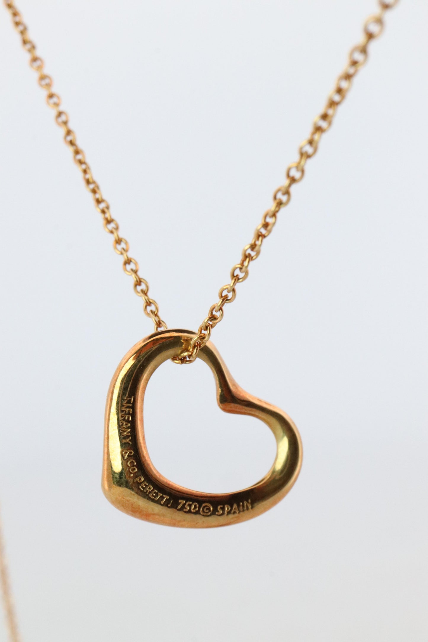 Tiffany and Co Heart Pendant. 18k Tiffany Elsa Peretti Heart Necklace