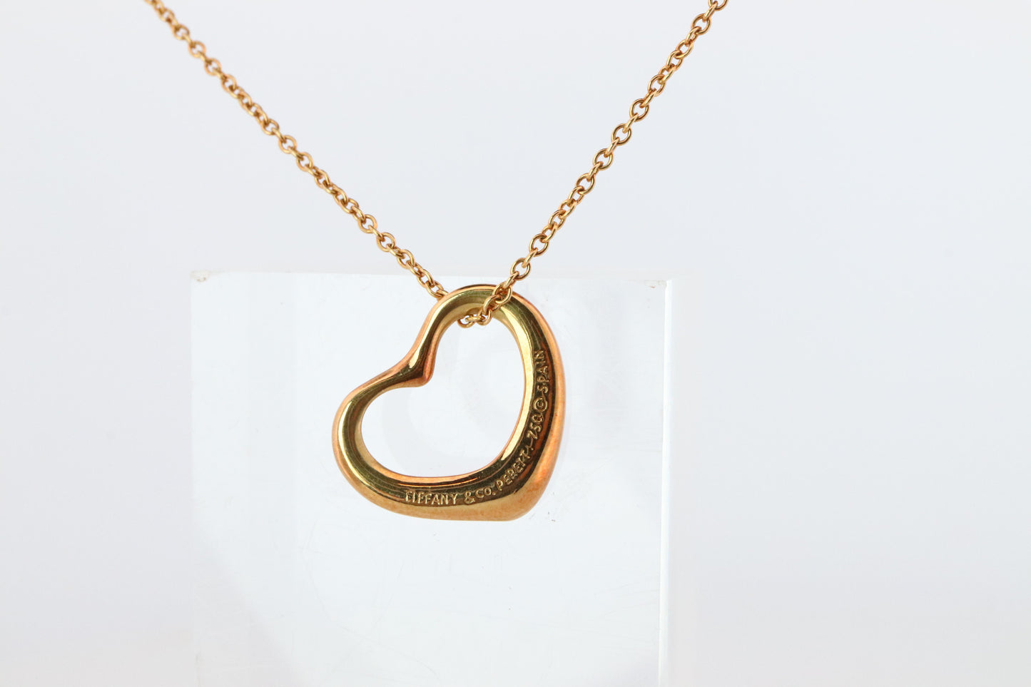 Tiffany and Co Heart Pendant. 18k Tiffany Elsa Peretti Heart Necklace