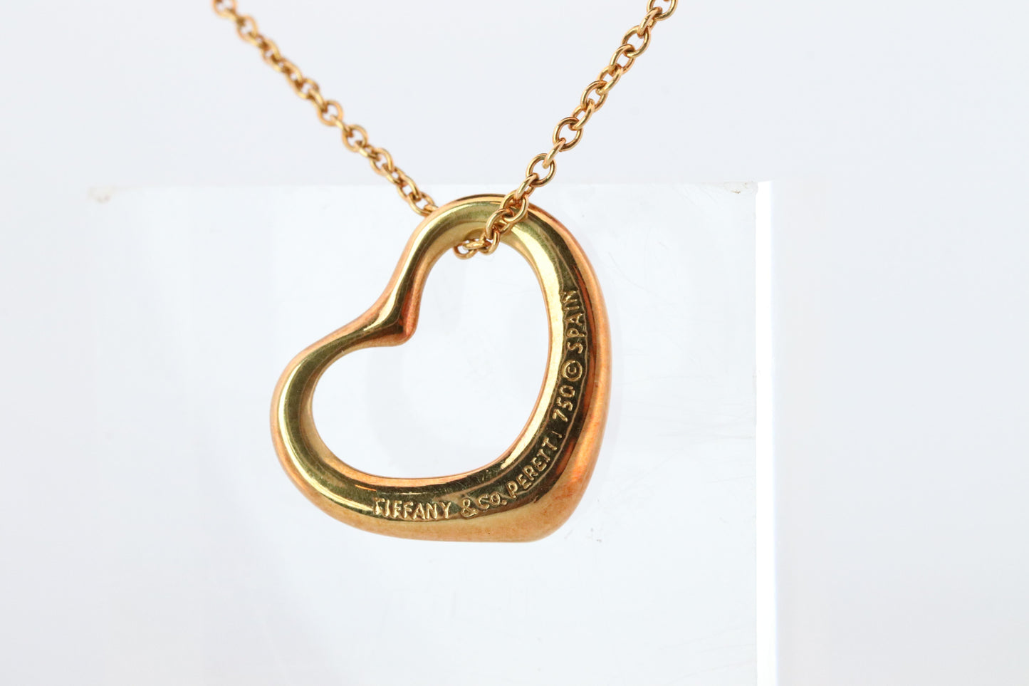 Tiffany and Co Heart Pendant. 18k Tiffany Elsa Peretti Heart Necklace