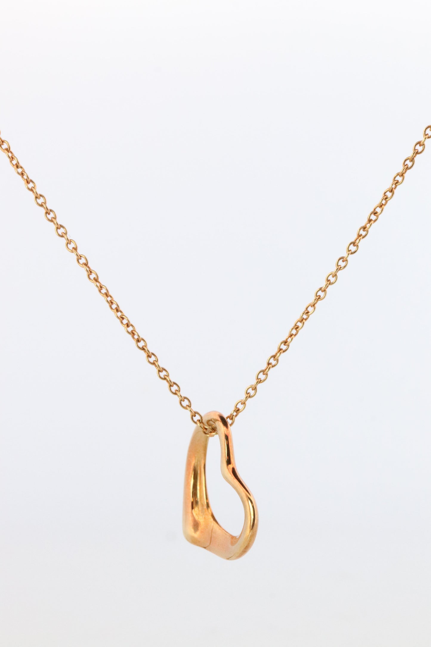 Tiffany and Co Heart Pendant. 18k Tiffany Elsa Peretti Heart Necklace