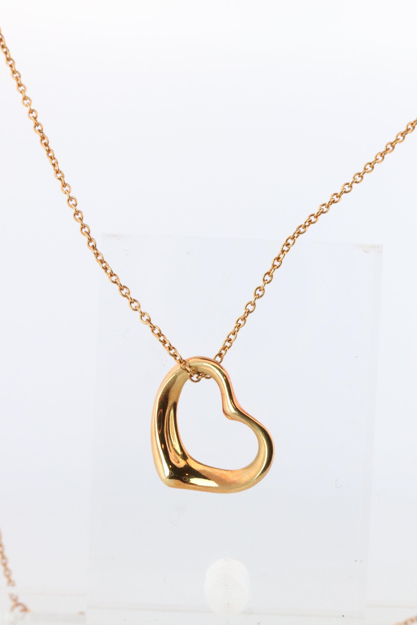 Tiffany and Co Heart Pendant. 18k Tiffany Elsa Peretti Heart Necklace