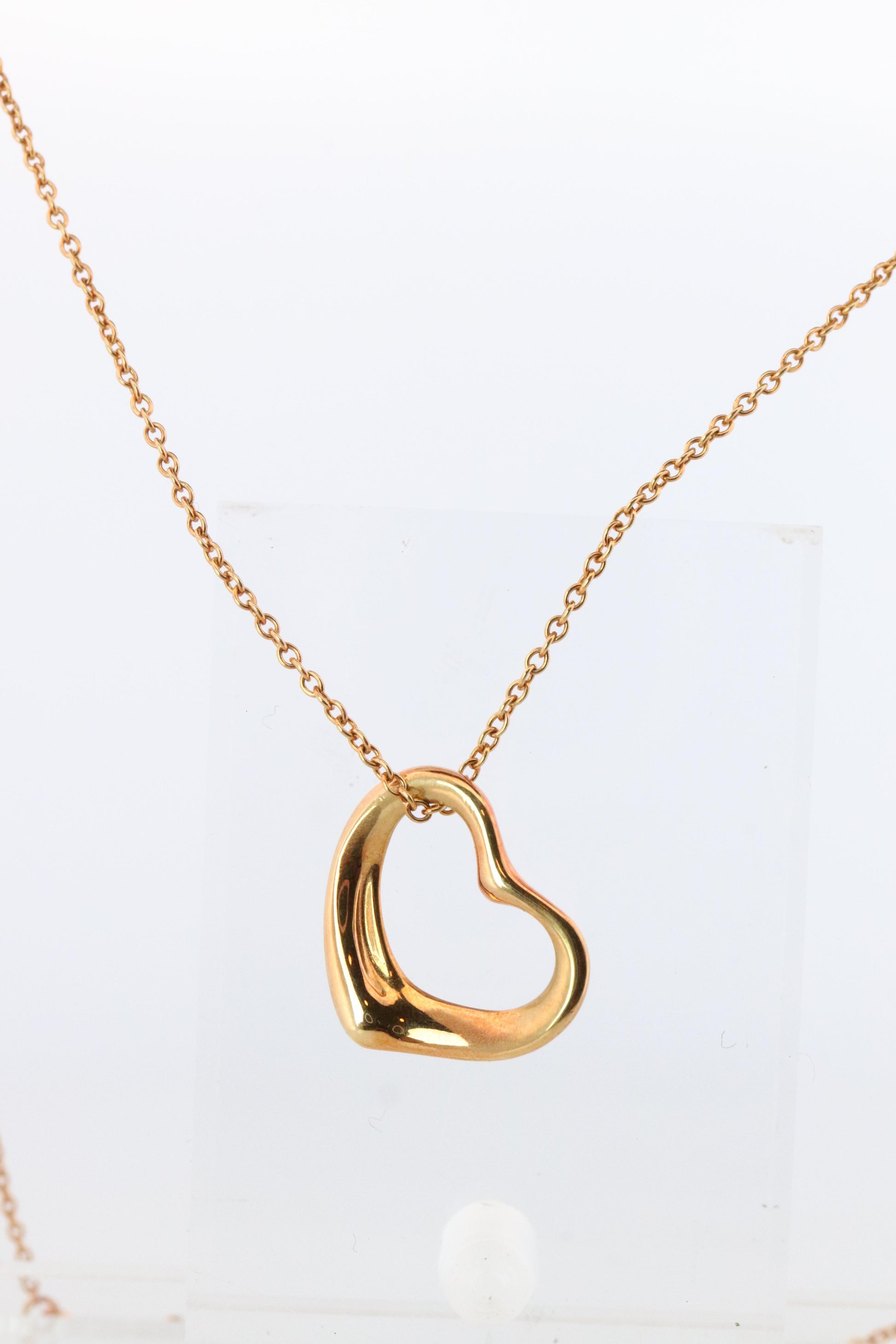 Tiffany and Co Heart Pendant. 18k Tiffany Elsa Peretti Heart Necklace