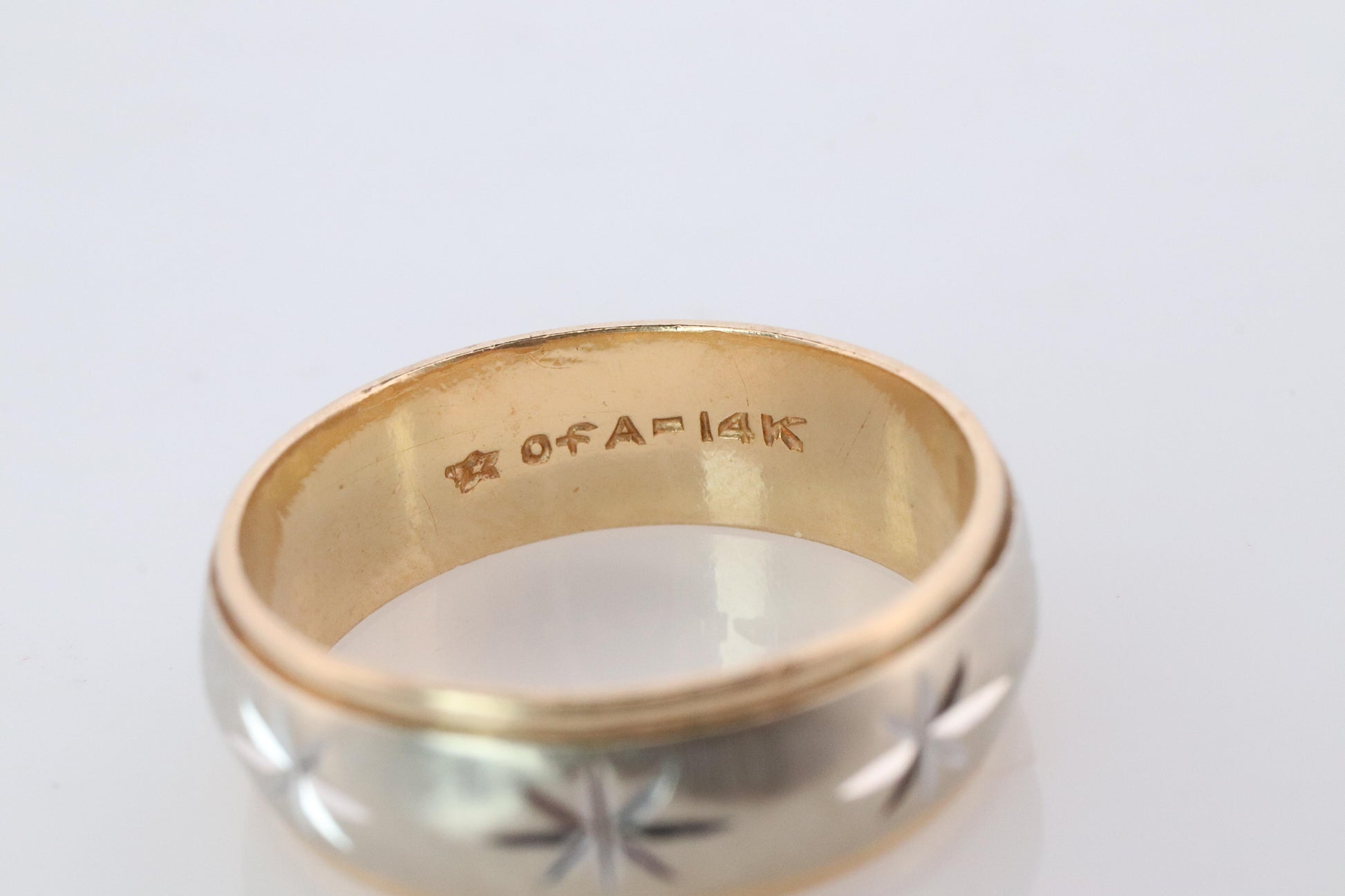 14k Wide Engraved Star Ornate band.  Vintage Multitone Embossed Engraved design.
