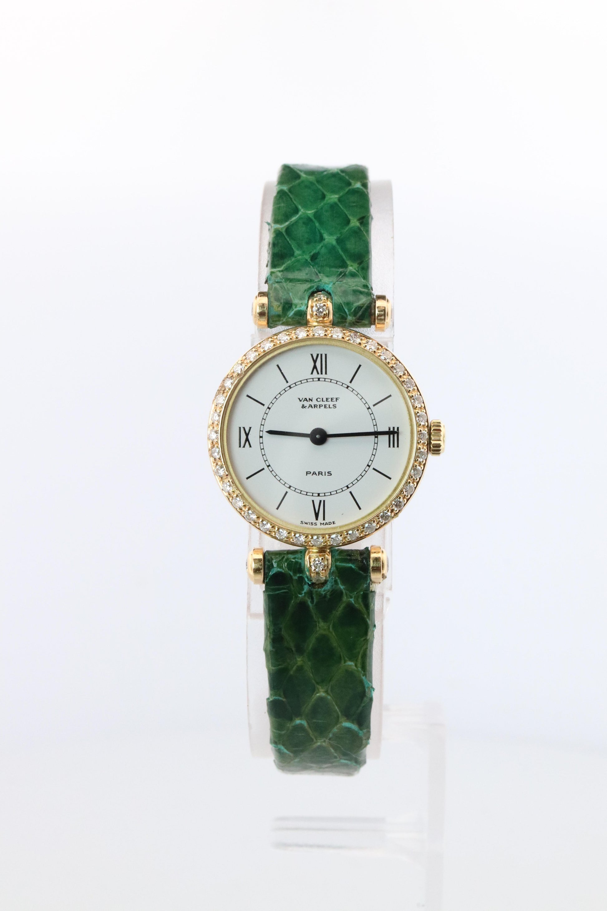 Van Cleef and Arpels 18901 B1 watch. 18k Gold VCA Classique Diamond Bezel.