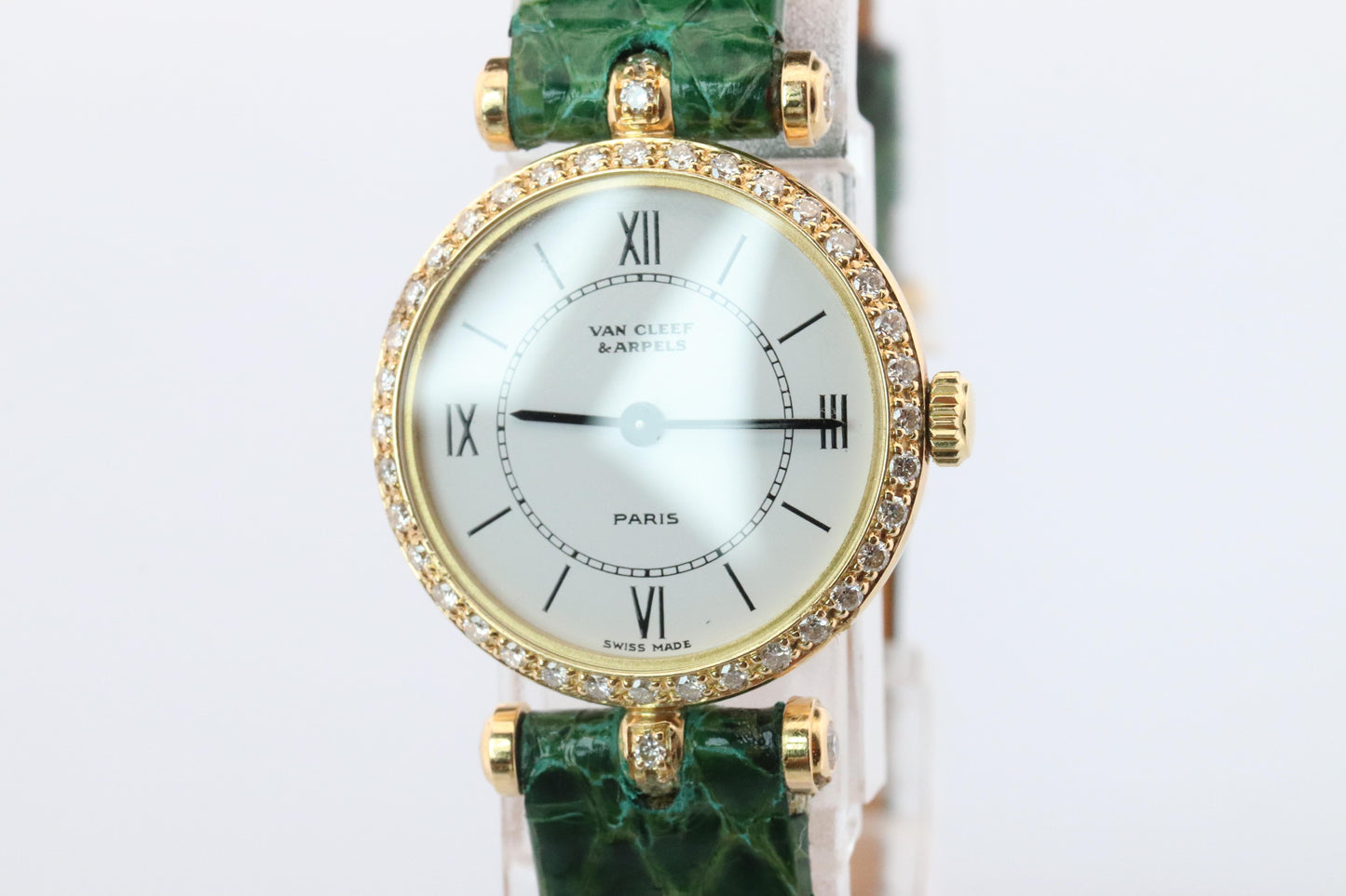 Van Cleef and Arpels 18901 B1 watch. 18k Gold VCA Classique Diamond Bezel.