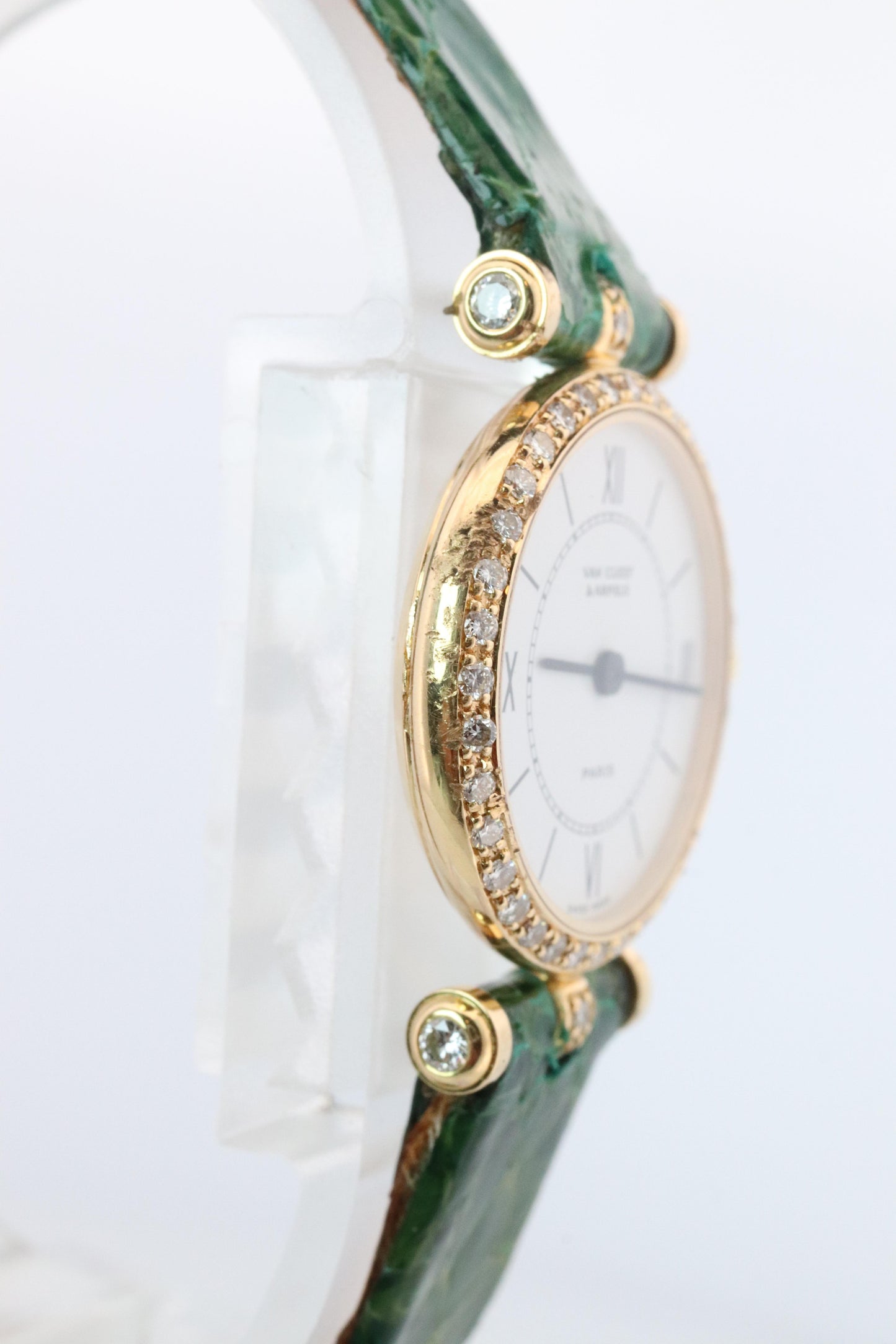 Van Cleef and Arpels 18901 B1 watch. 18k Gold VCA Classique Diamond Bezel.