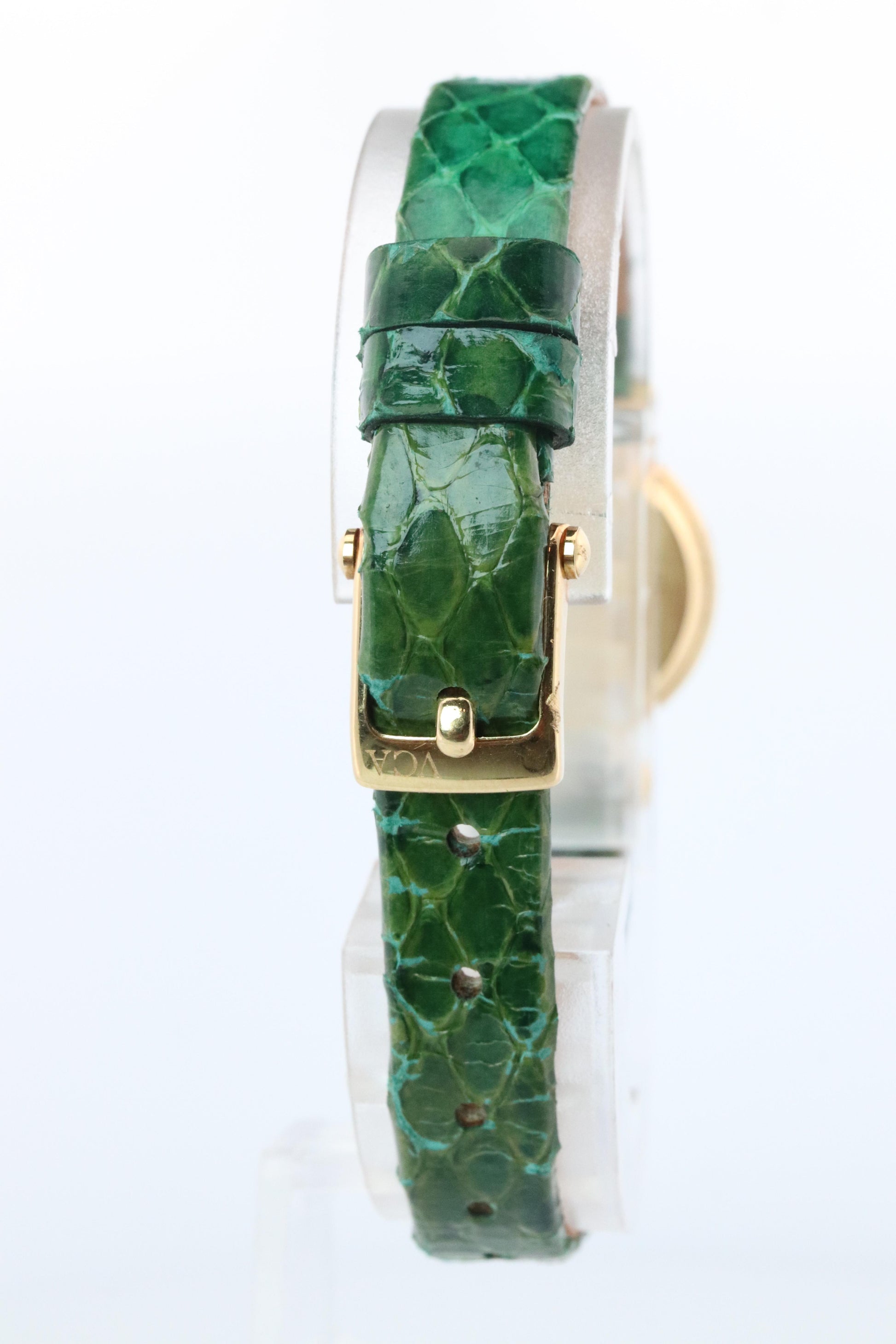 Van Cleef and Arpels 18901 B1 watch. 18k Gold VCA Classique Diamond Bezel.