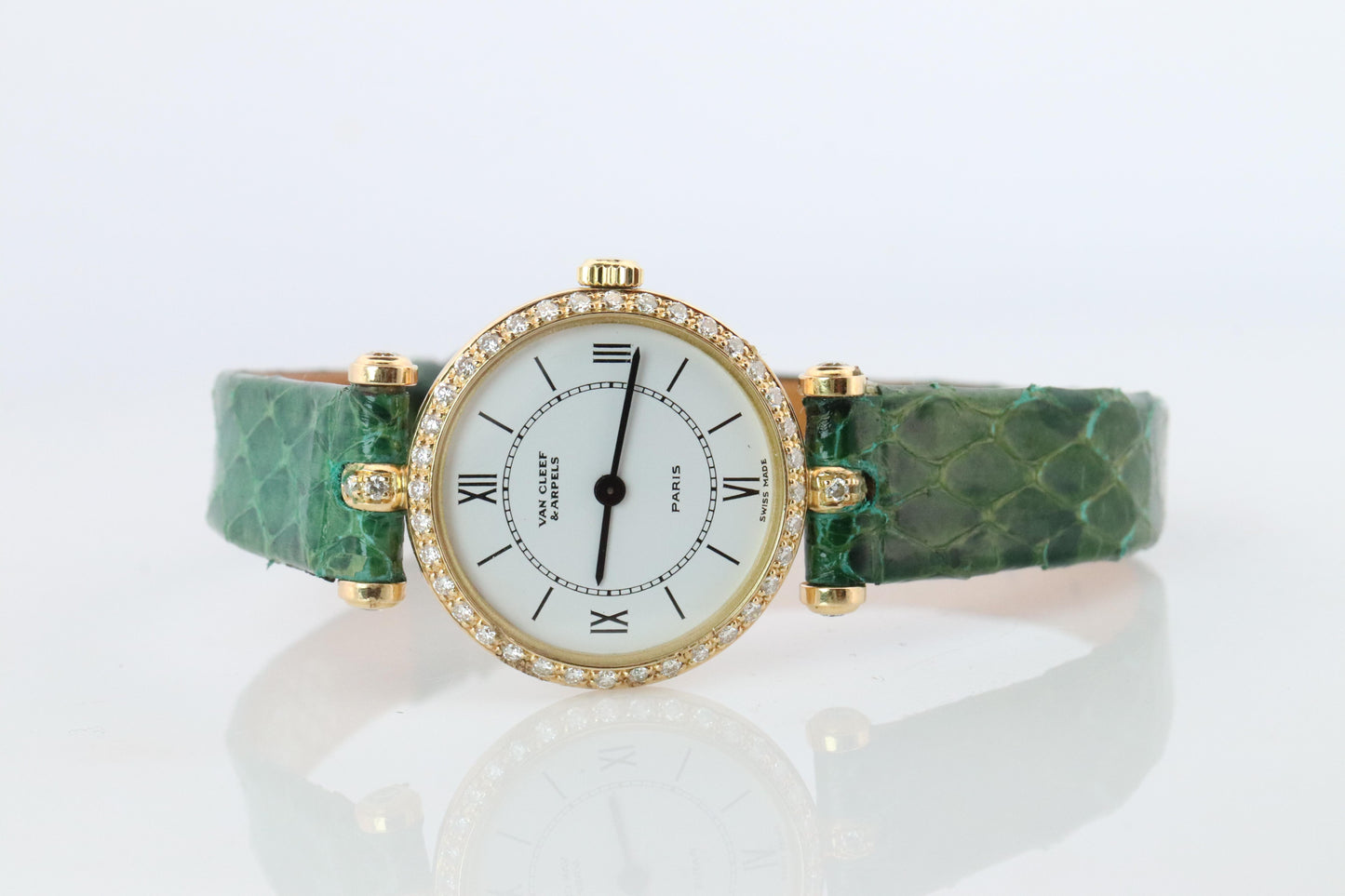 Van Cleef and Arpels 18901 B1 watch. 18k Gold VCA Classique Diamond Bezel.