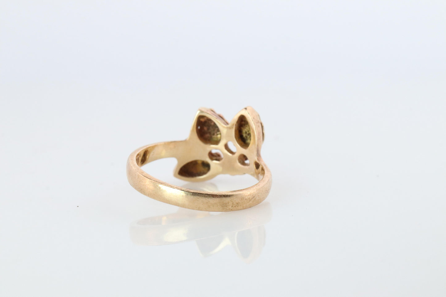 Black Hills Gold Ring. 10k 12k Black Hills Vine Leaf Cluster band