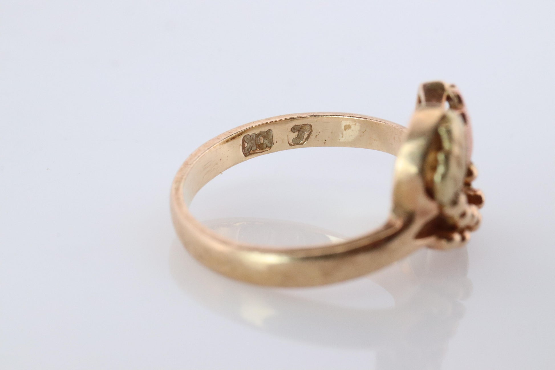 Black Hills Gold Ring. 10k 12k Black Hills Vine Leaf Cluster band