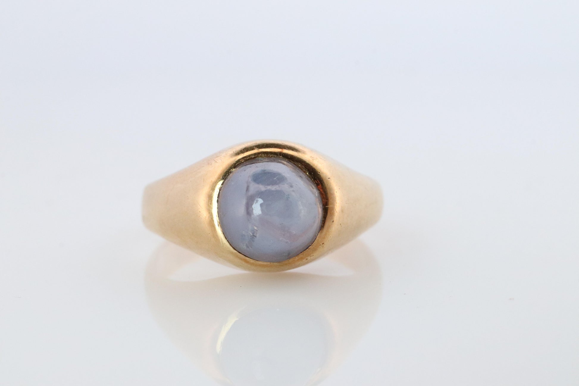 14k Gray Star Sapphire Round Cabochon ring. Large Heavy Sapphire Bezel set.